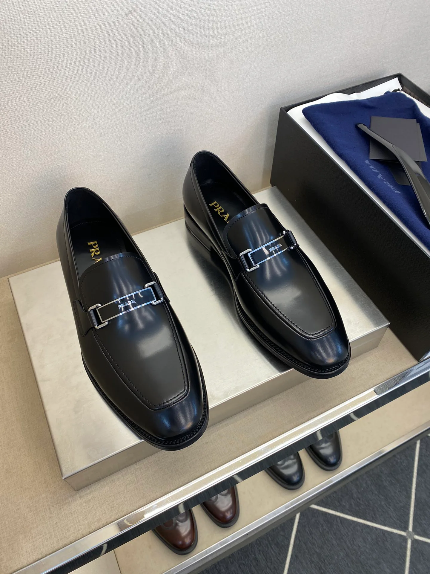 Men's Loafers And Dress Shoes PRADA 18079113