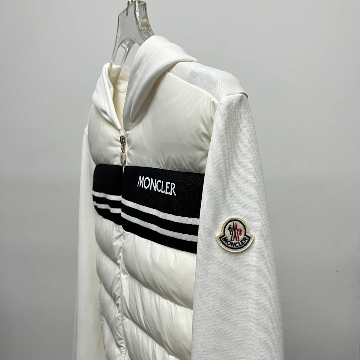Куртки И Пуховики Мужские Moncler 18645337