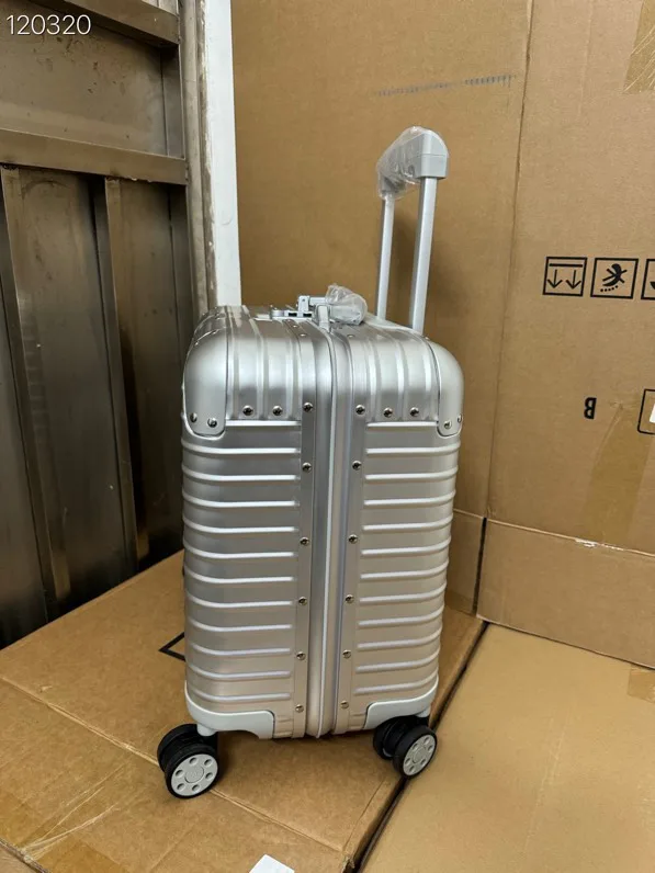 Чемоданы Rimowa 18667632