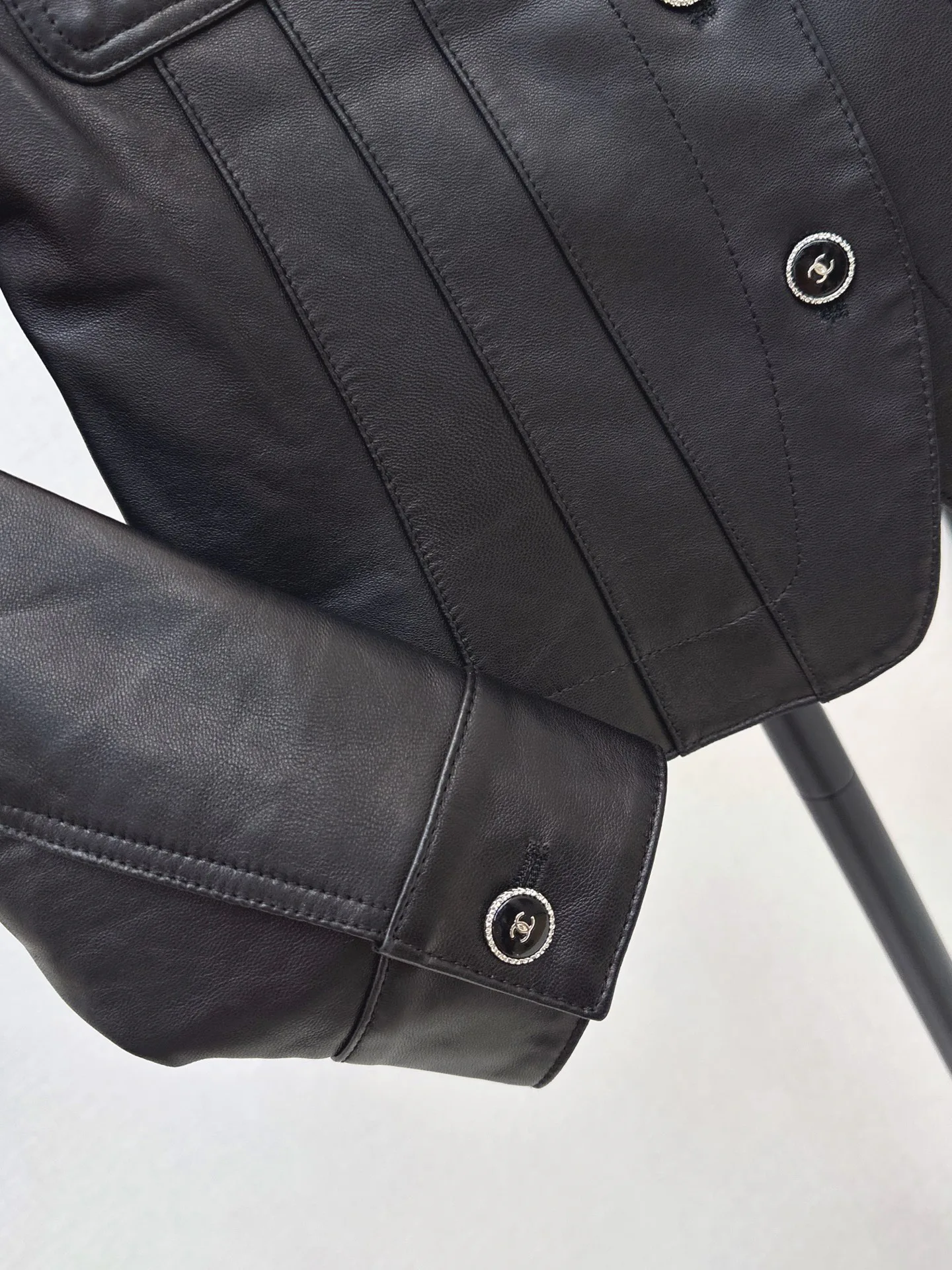 Women's Leather Jackets And Sheepskin Coats CHANEL 18173023