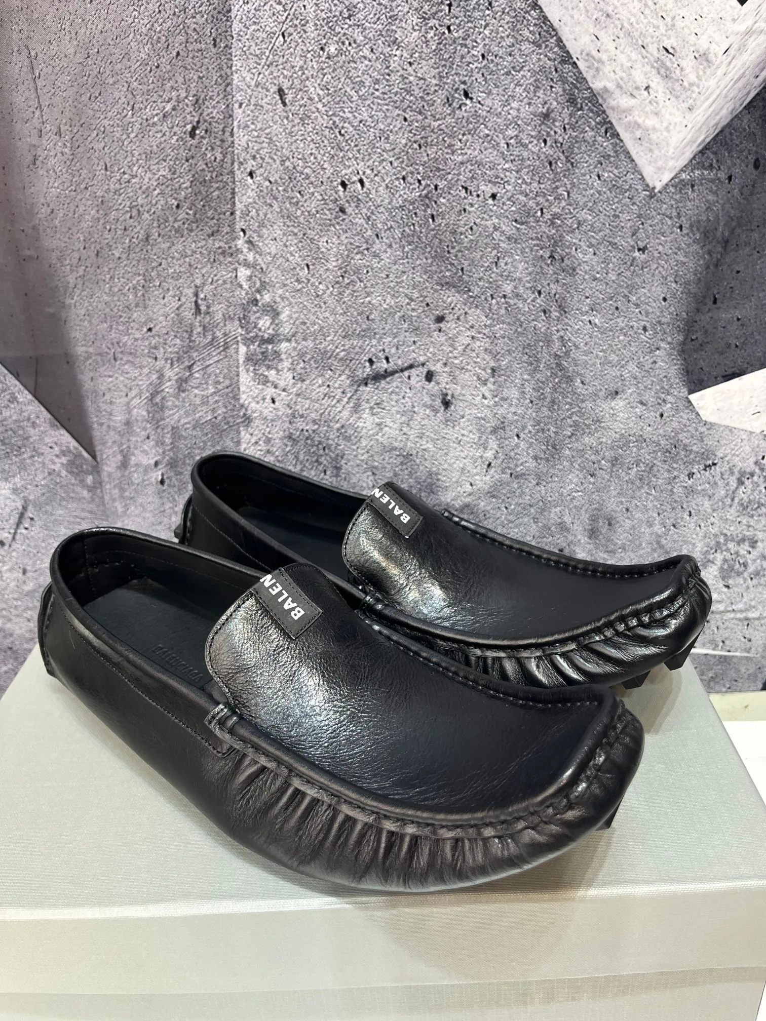 Men's Loafers And Dress Shoes BALENCIAGA 17369802