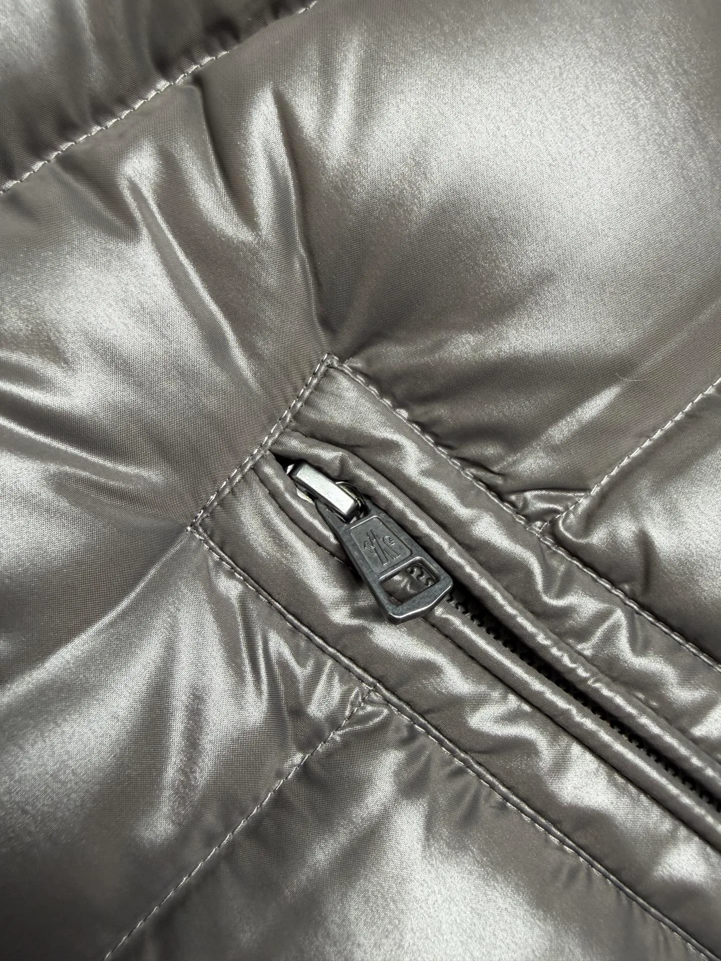 Men's Vests MONCLER 18370636
