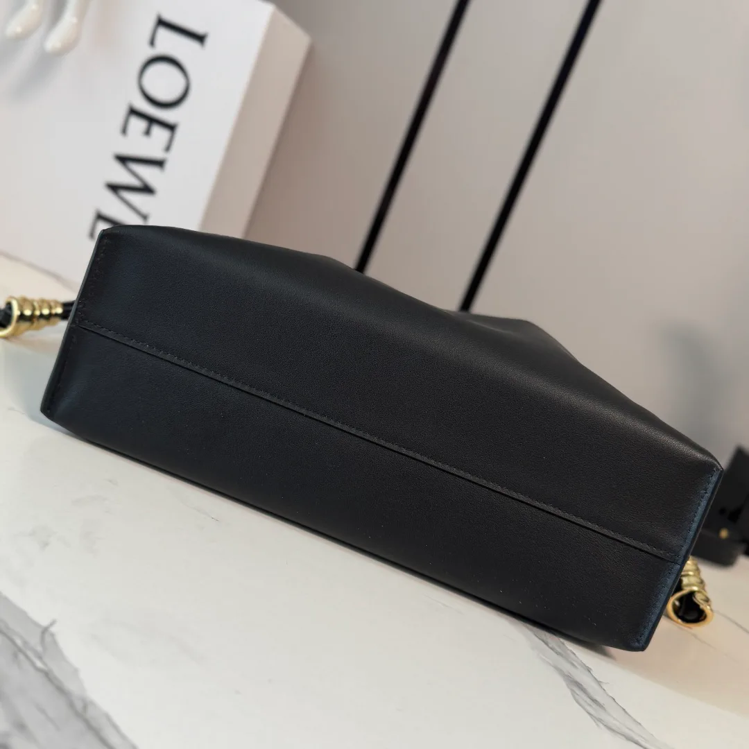 Women's Classic Handbags LOEWE 17937933