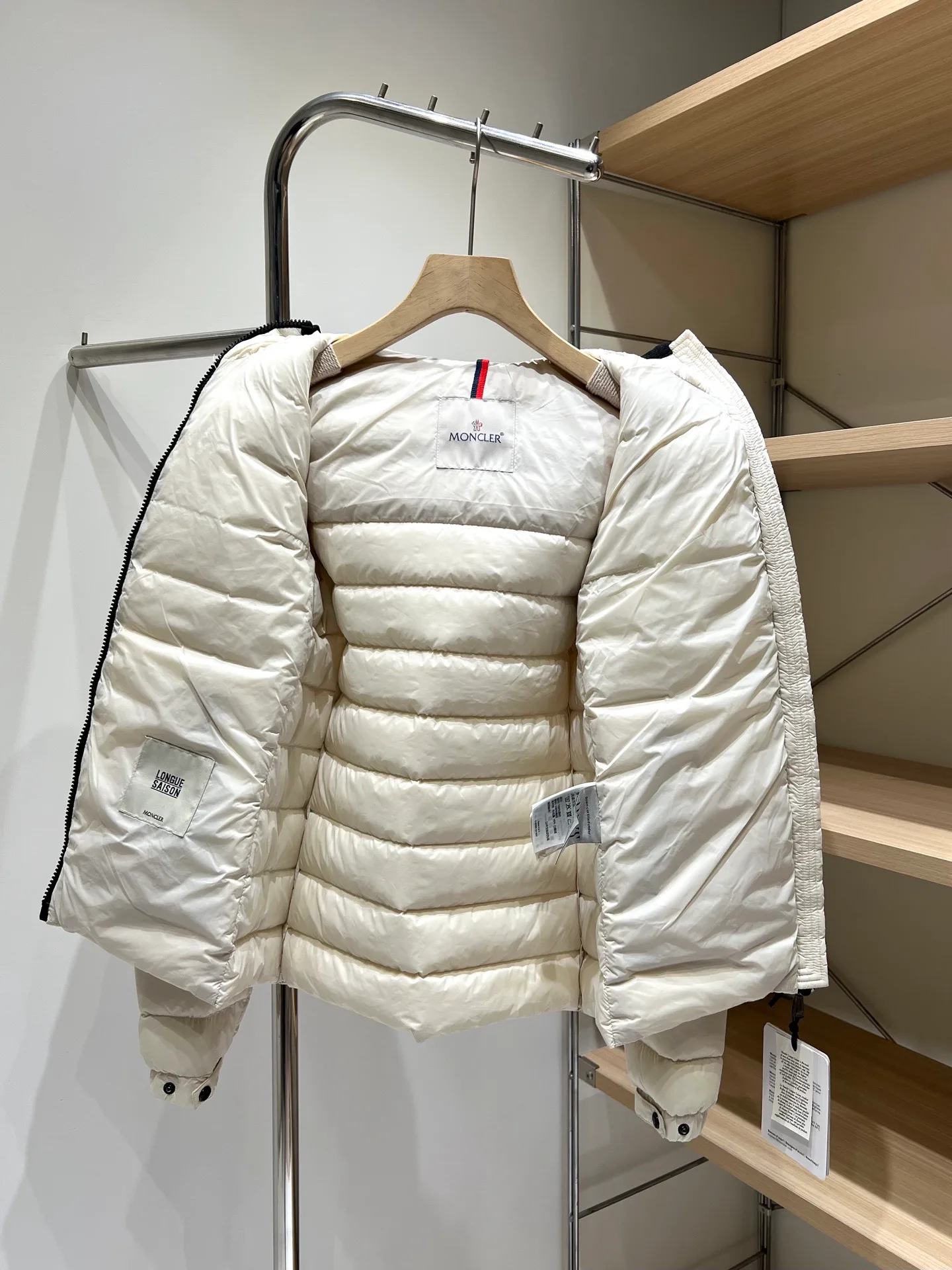 Women's Jackets And Down Jackets MONCLER 18336958
