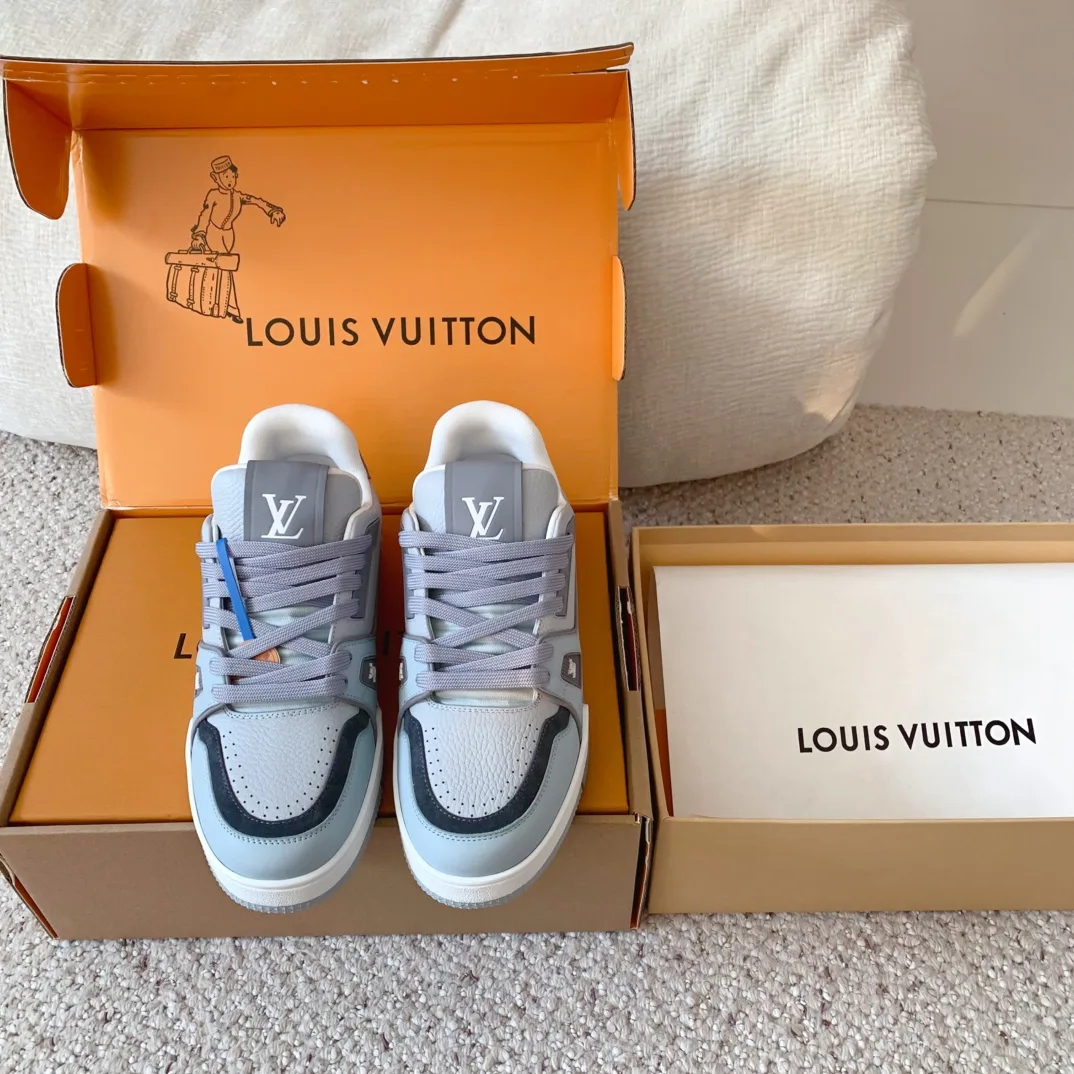Women's Sneakers LOUIS VUITTON 17963681
