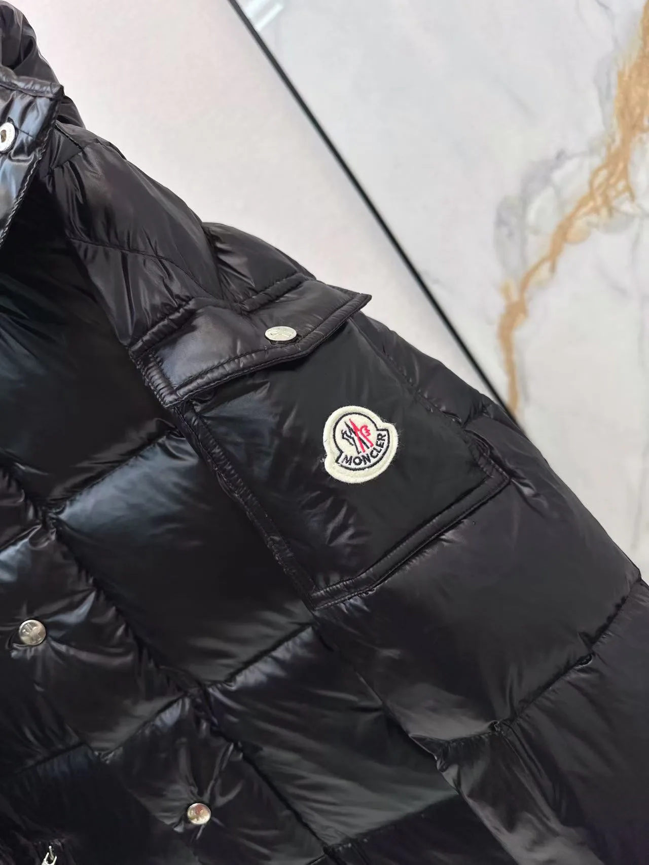 Women's Jackets And Down Jackets MONCLER 18188640