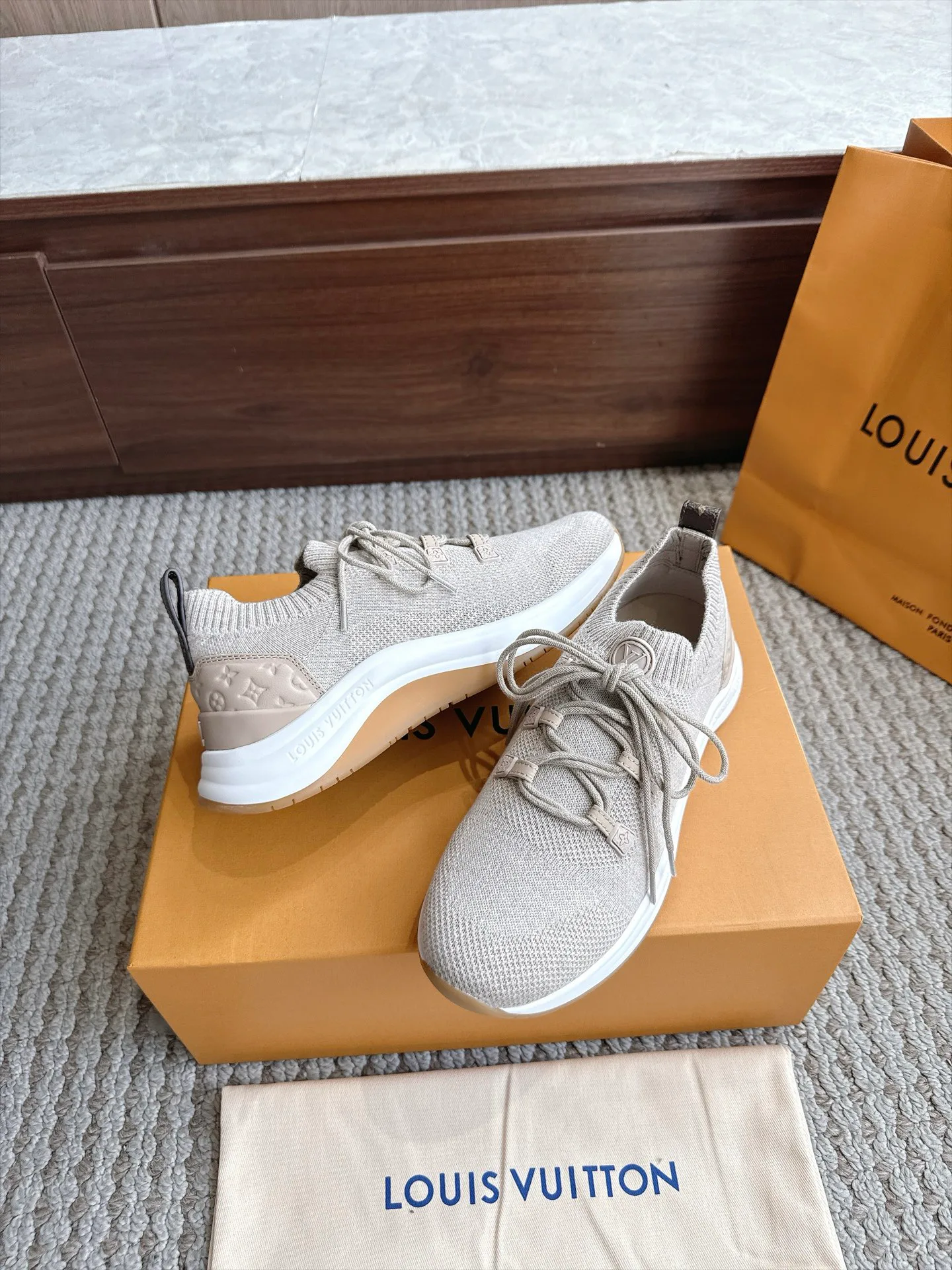 Women's Sneakers LOUIS VUITTON 18333242