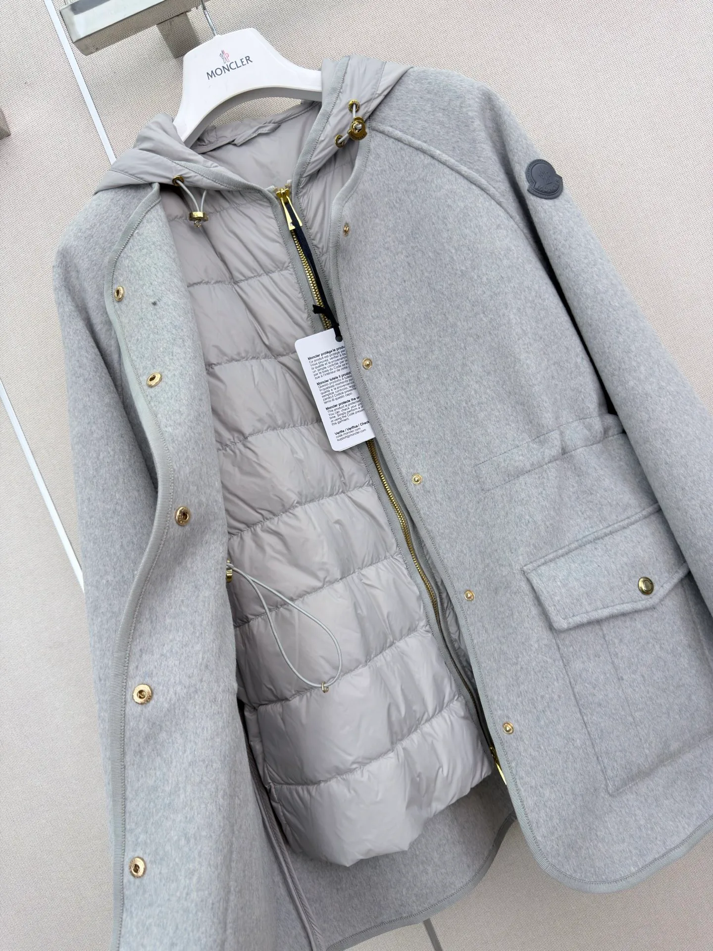 Women's Jackets And Down Jackets MONCLER 18408002