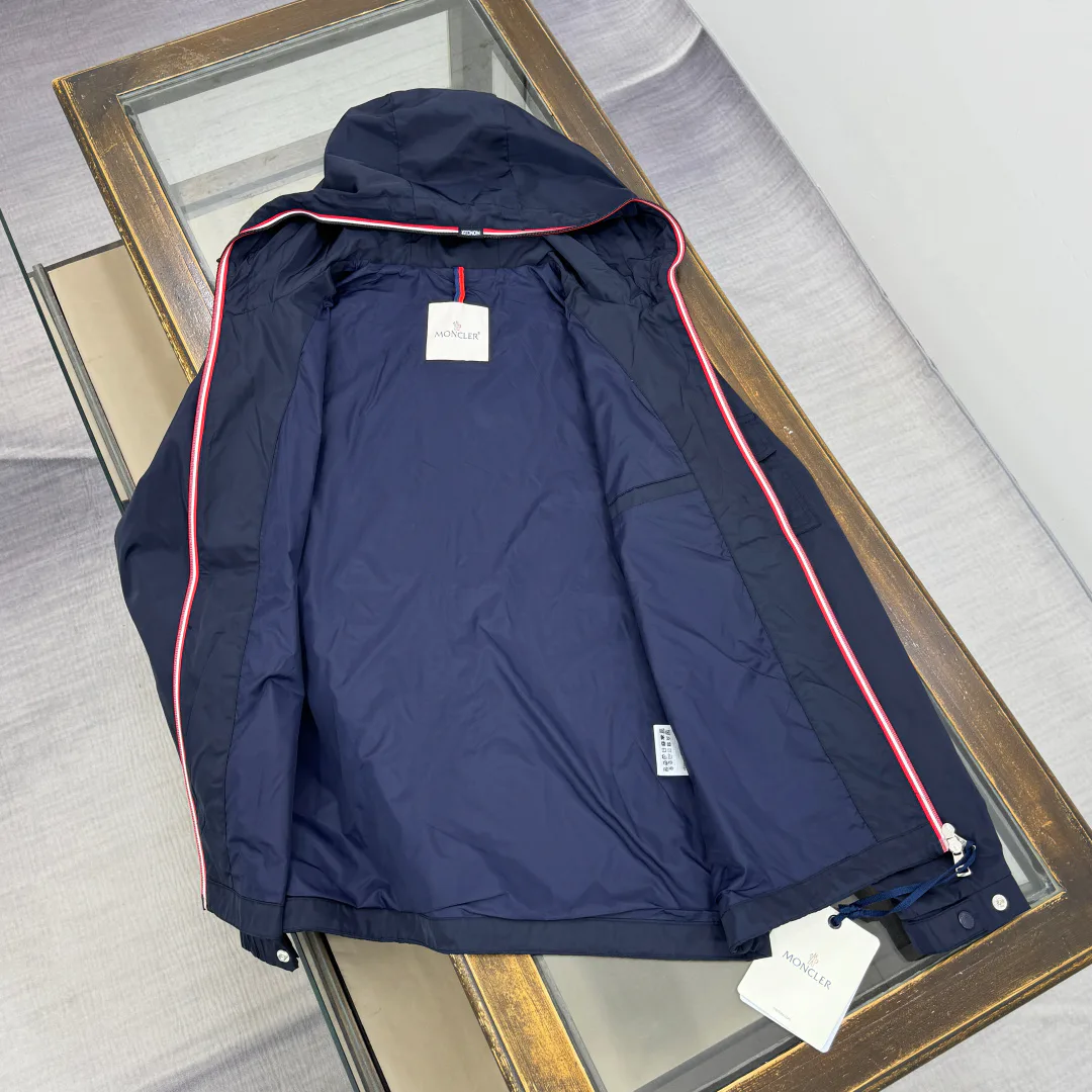 Women's Jackets And Down Jackets MONCLER 18002265