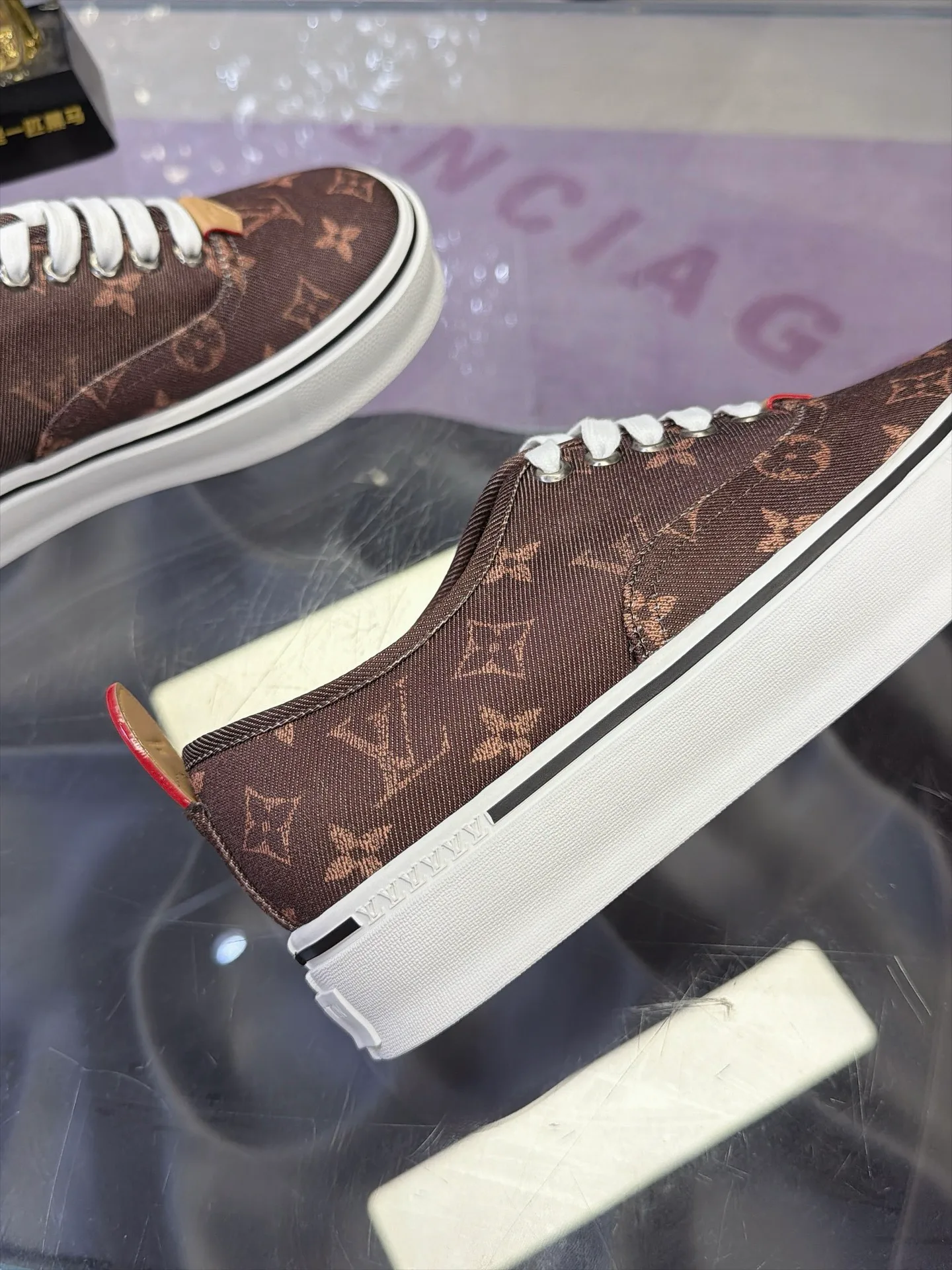 Men's Sneakers LOUIS VUITTON 17930902