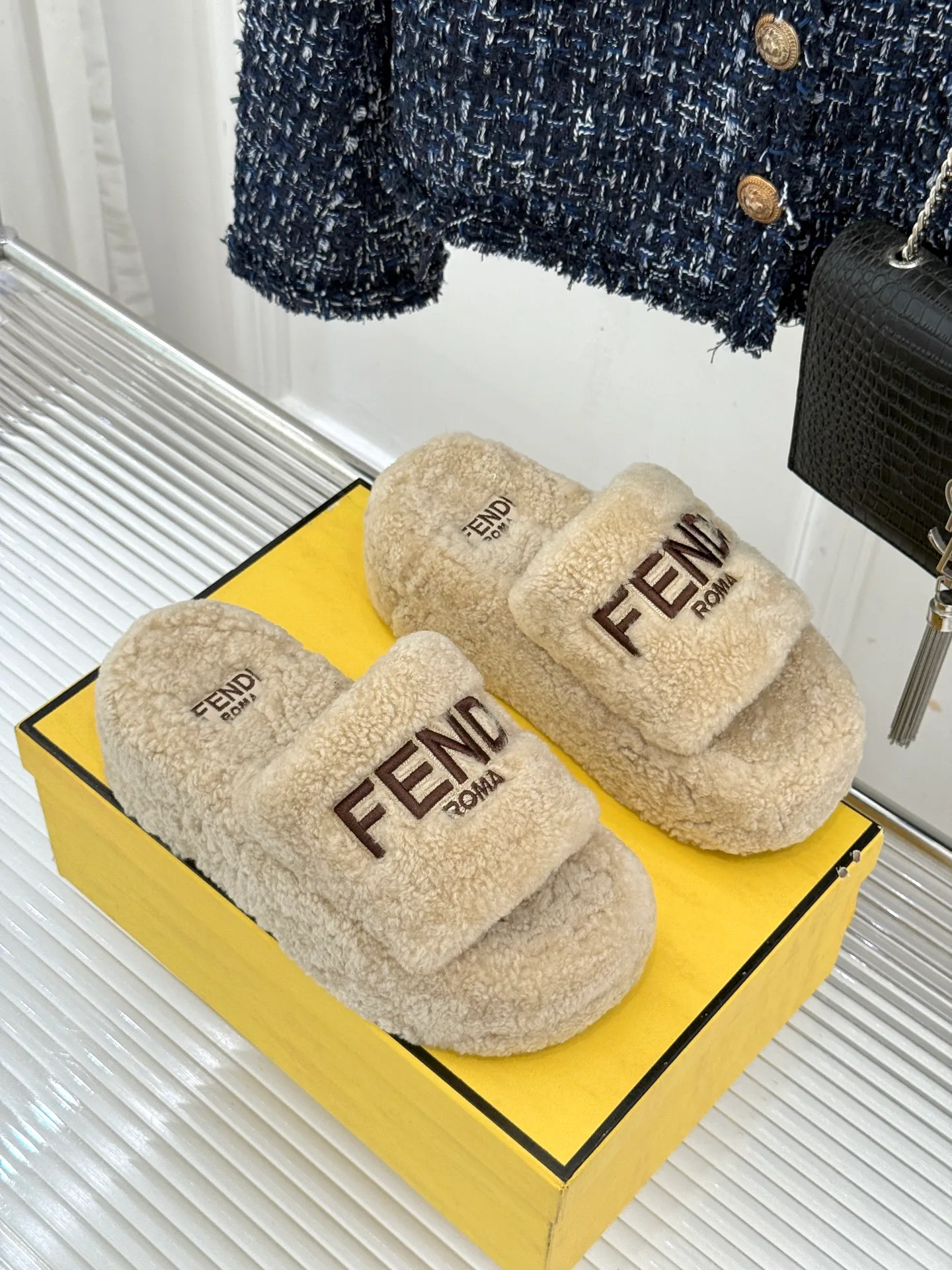 Women's Slippers FENDI 18154669