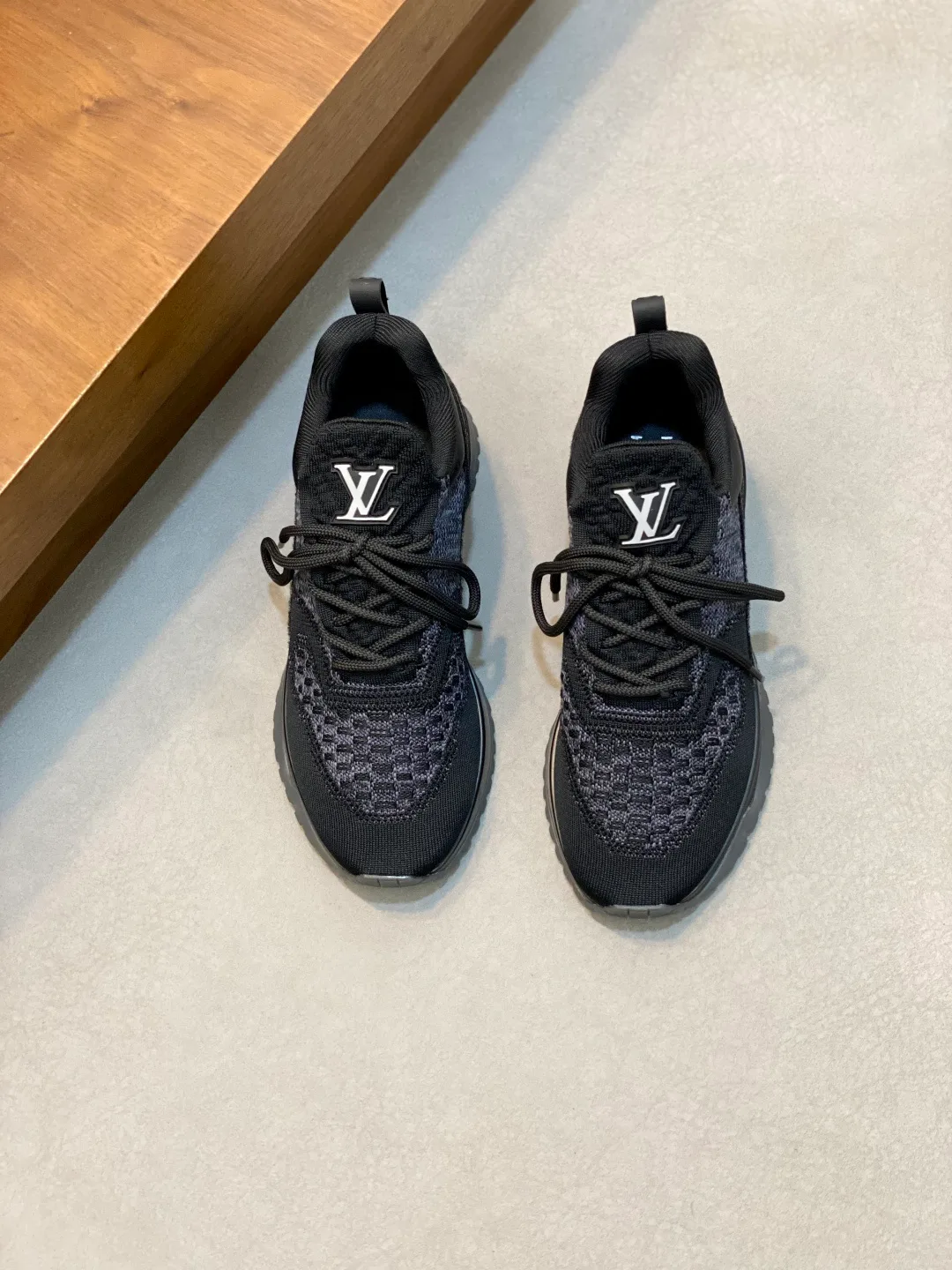 Men's Sneakers LOUIS VUITTON 18078938
