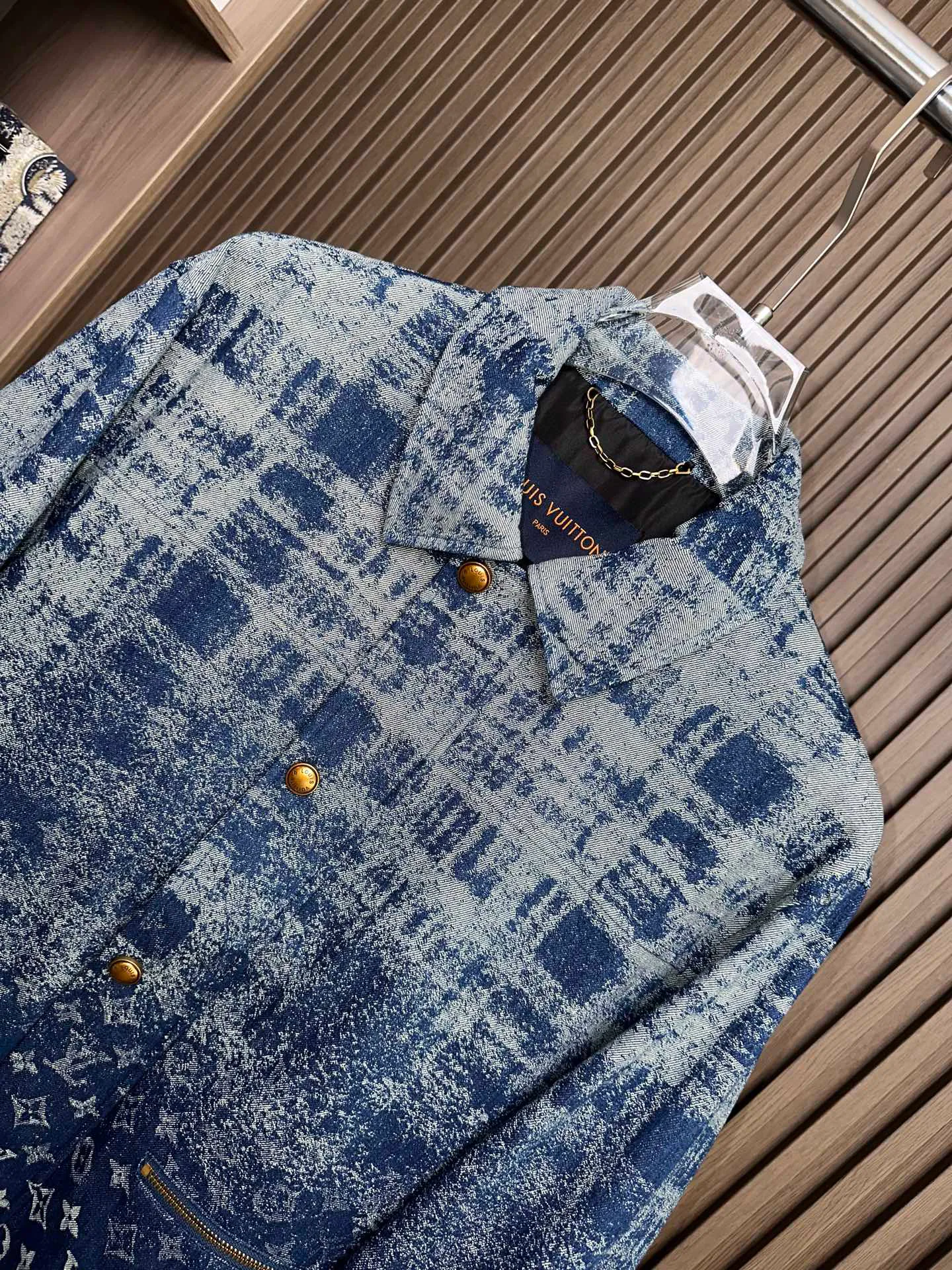 Men's Jackets And Down Jackets LOUIS VUITTON 18109844