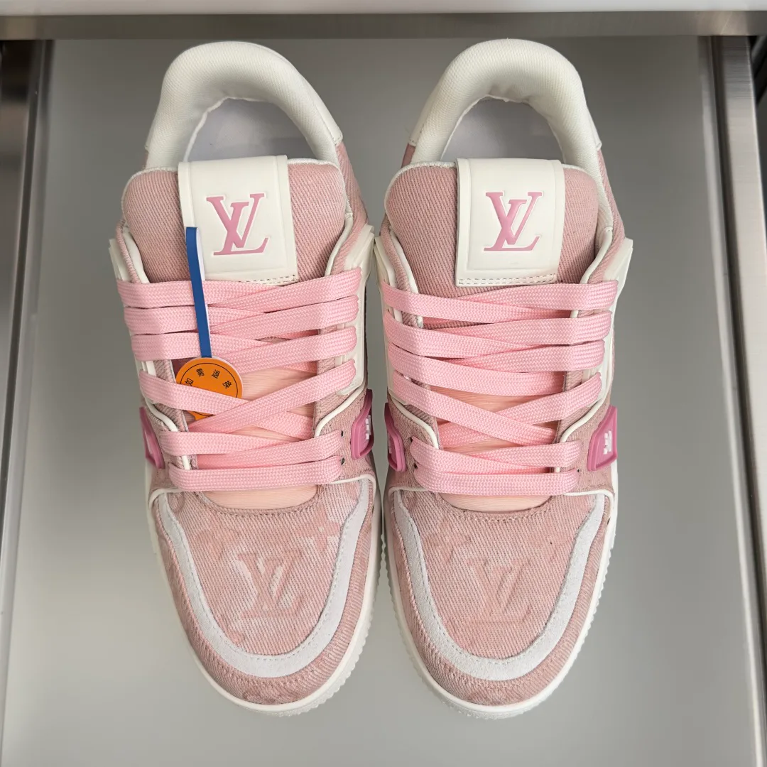 Women's Sneakers LOUIS VUITTON 17483688
