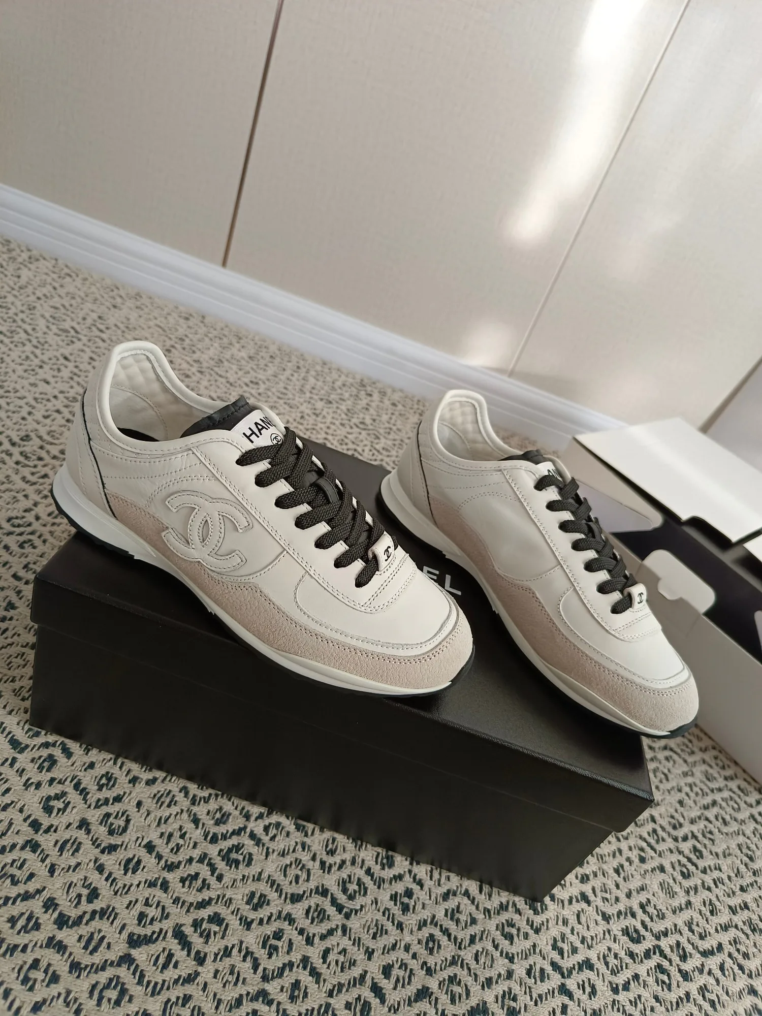 Women's Sneakers CHANEL 18274008