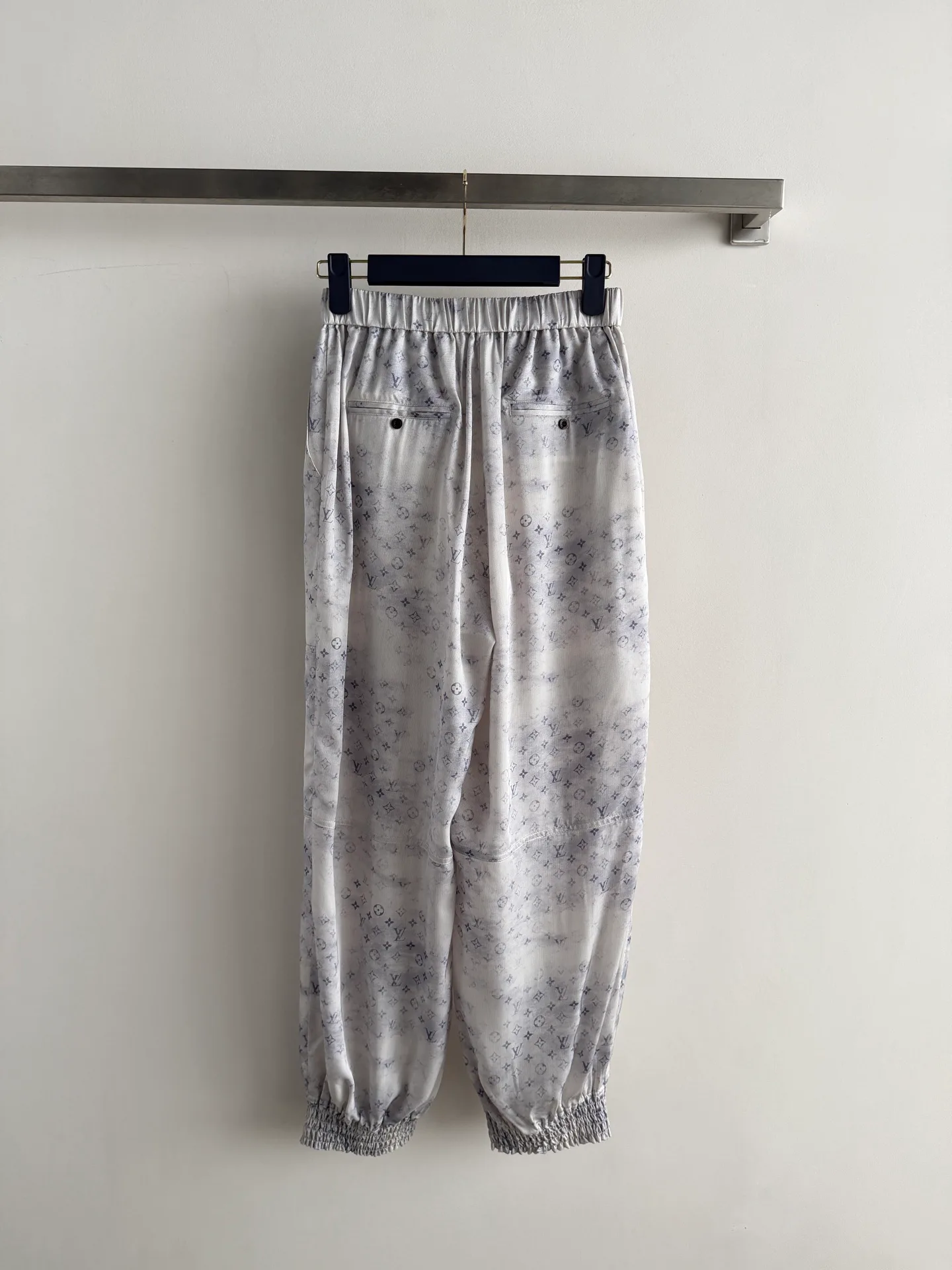 Women's Trousers LOUIS VUITTON 17307672