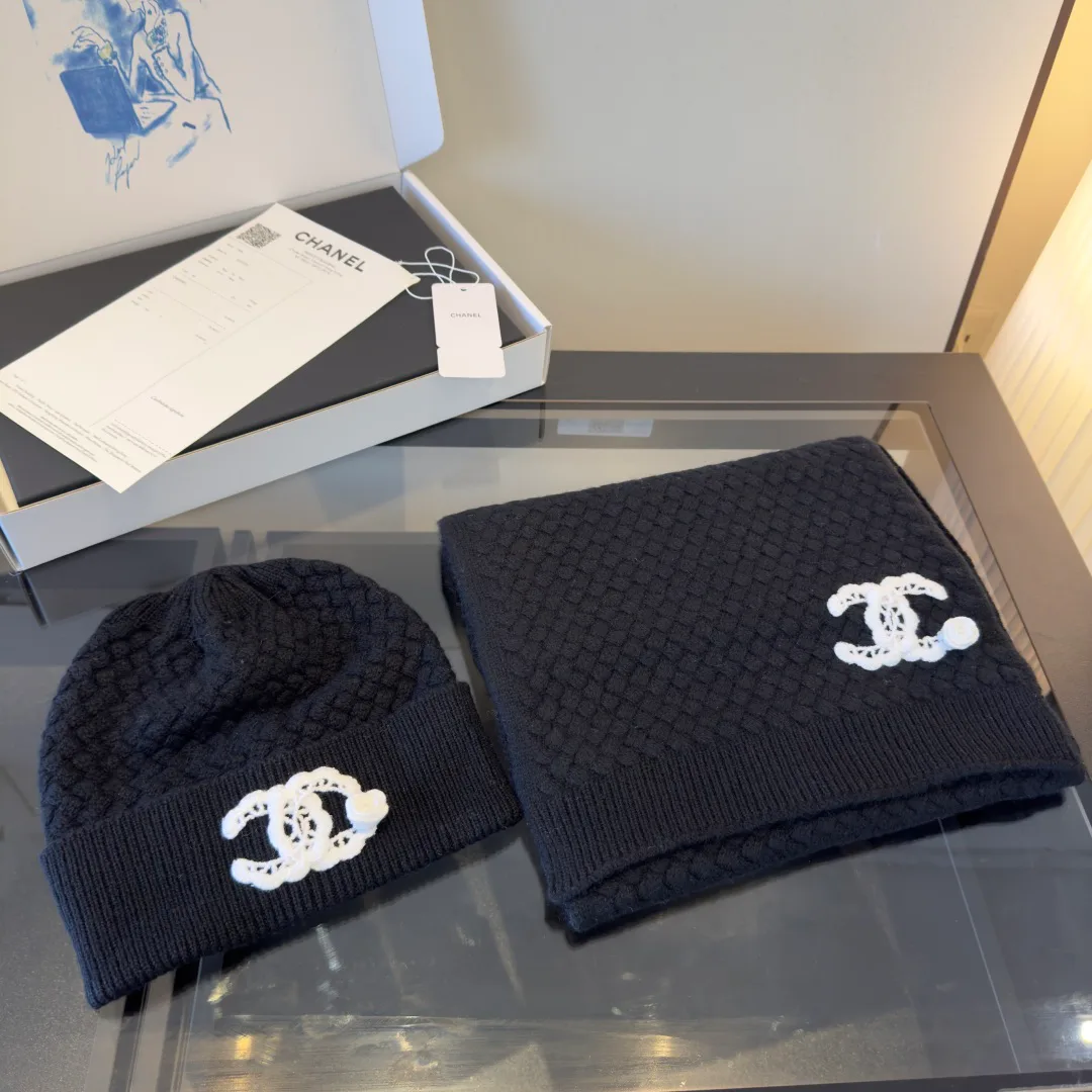 Hats CHANEL 18104900