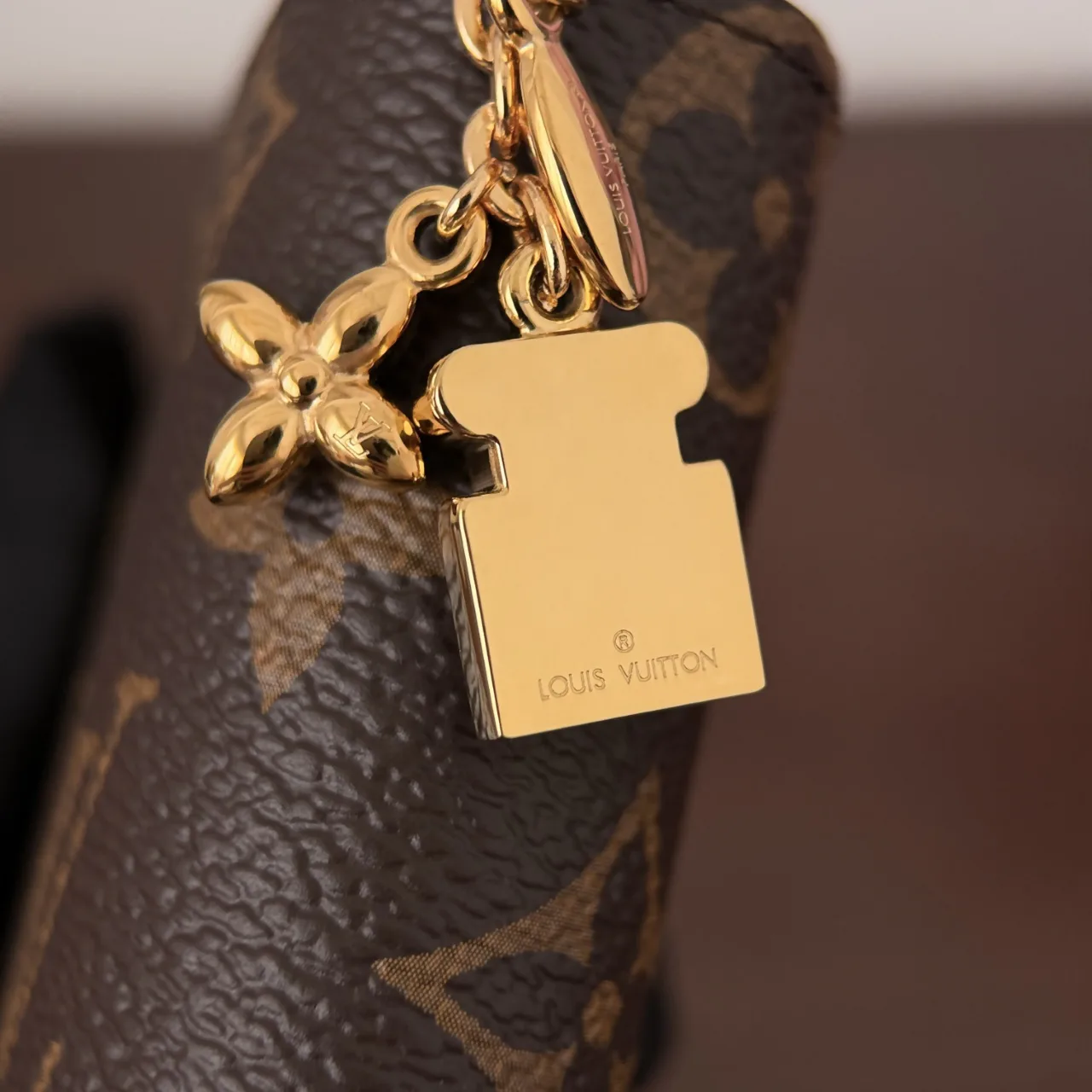 Women's Clutches LOUIS VUITTON 18315125