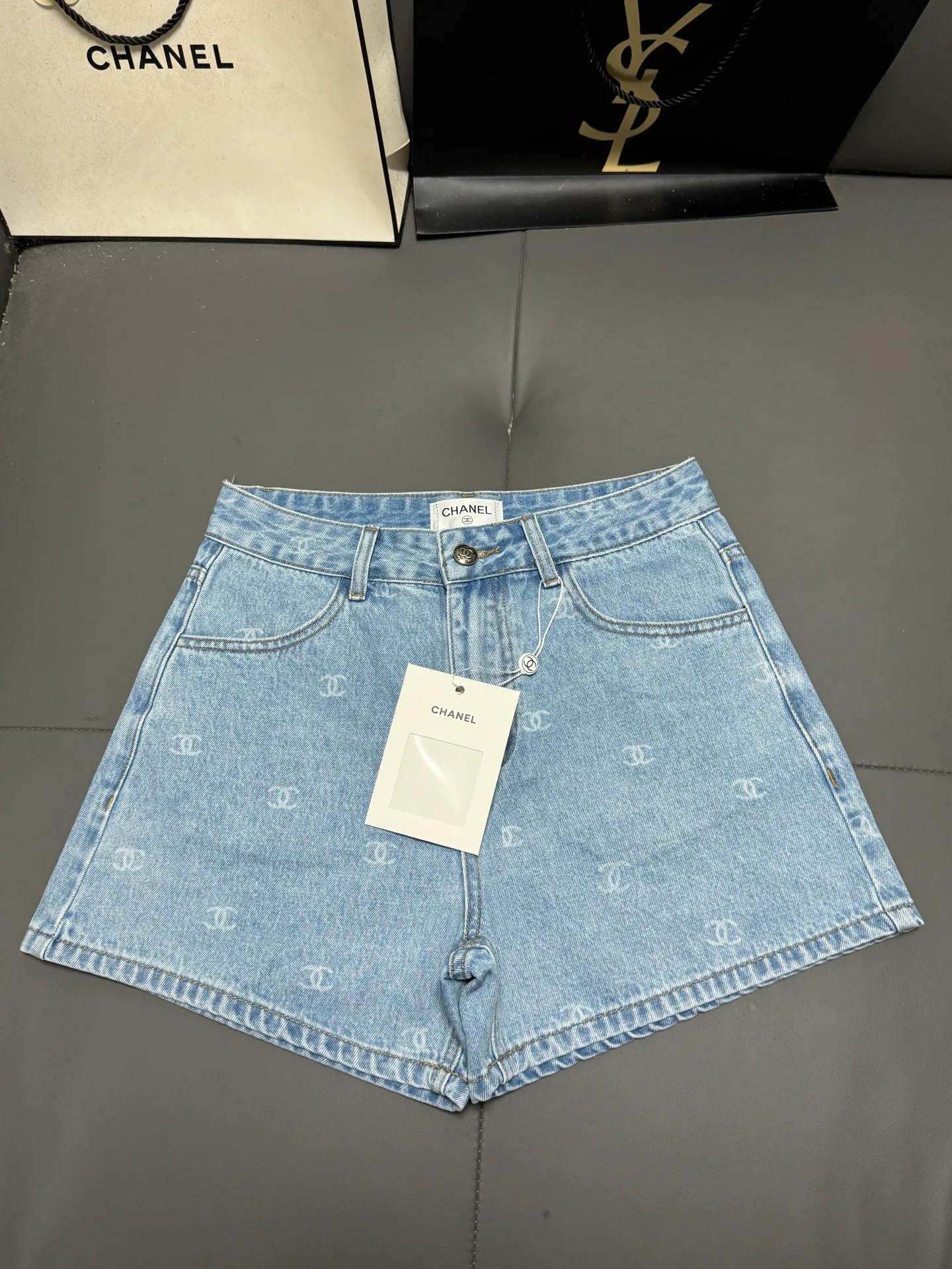 Women's Shorts CHANEL 17851574