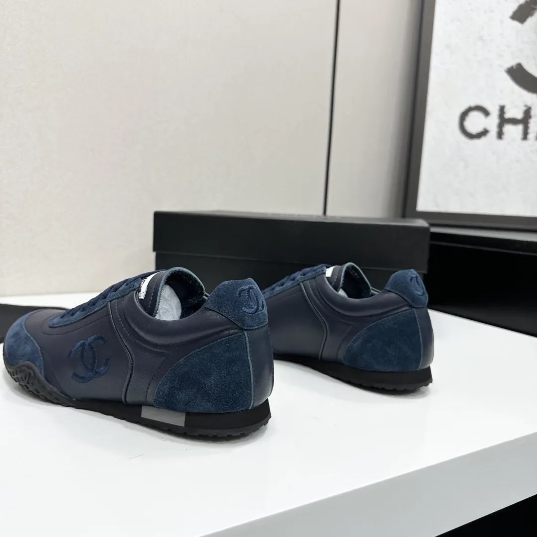 Women's Sneakers CHANEL 18083877