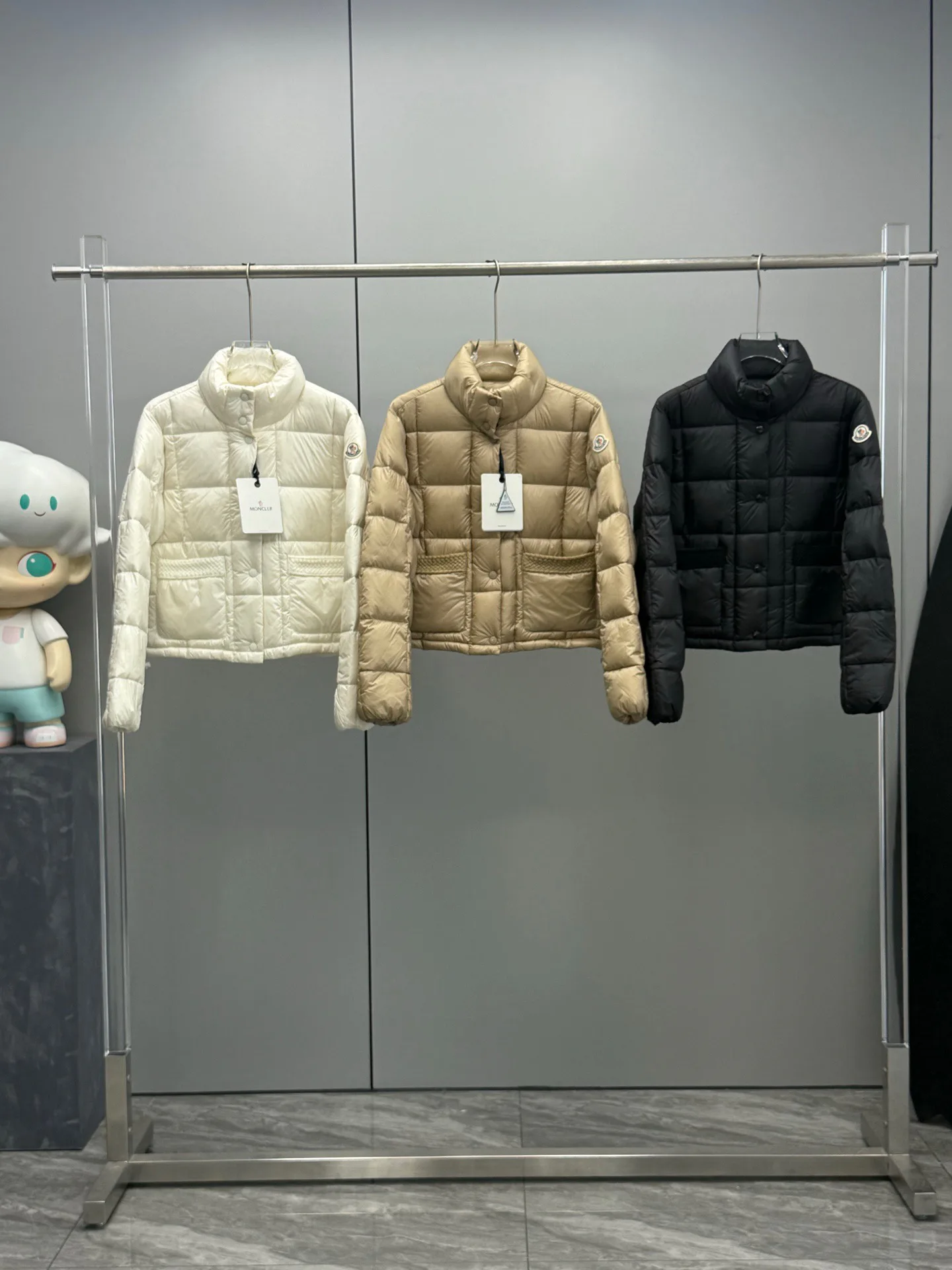 Women's Jackets And Down Jackets MONCLER 17328480