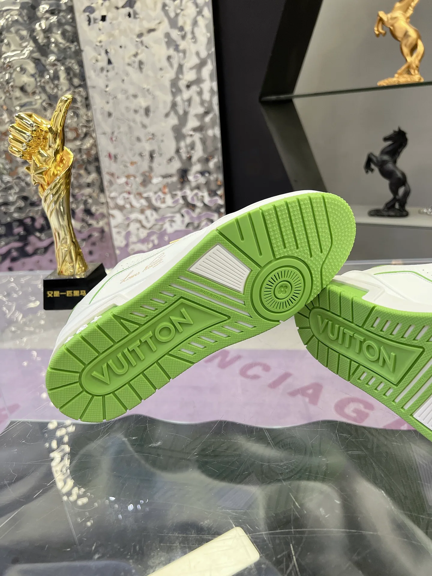 Women's Sneakers LOUIS VUITTON 17635605