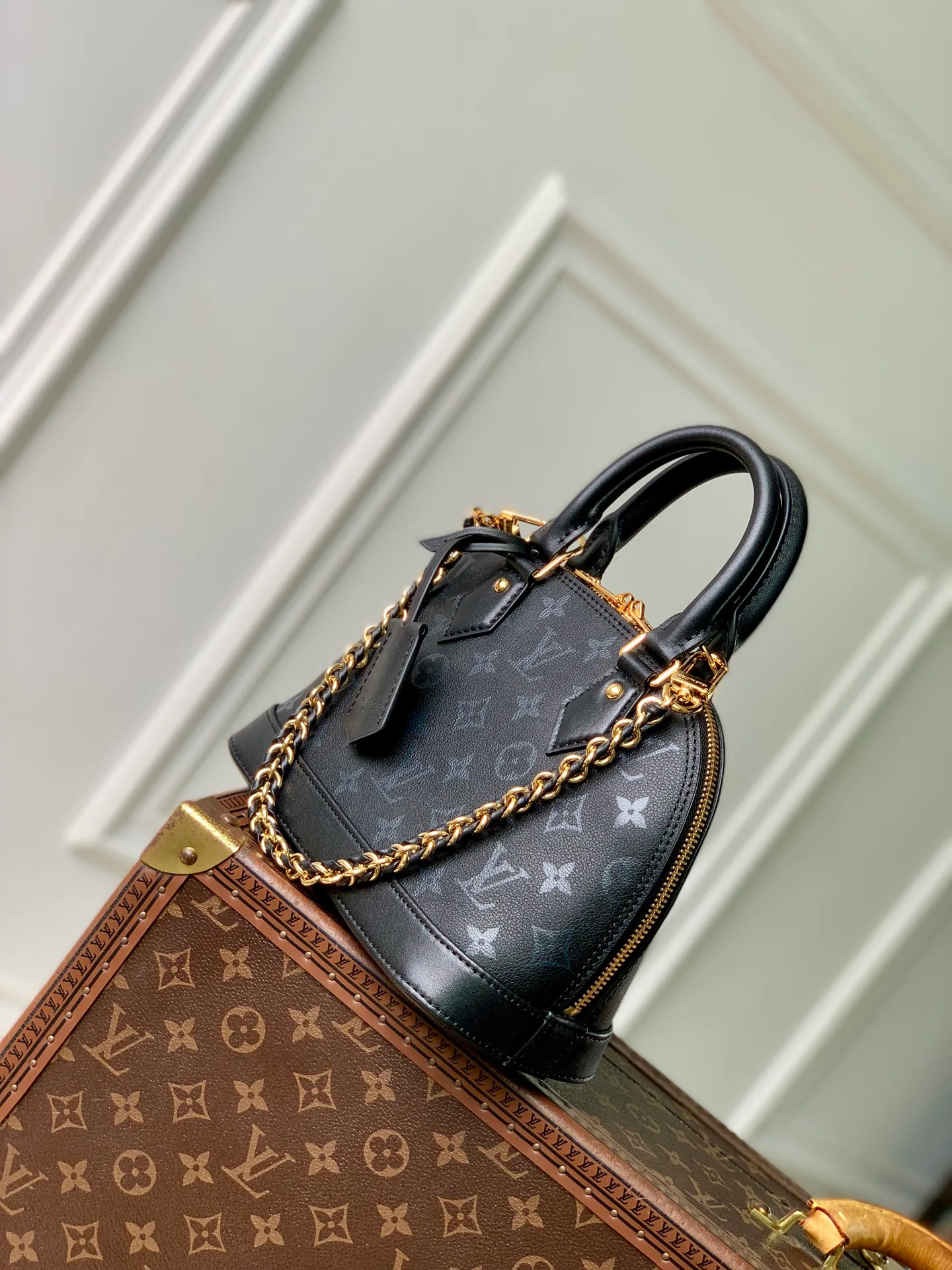 Women's Classic Handbags LOUIS VUITTON 18147456
