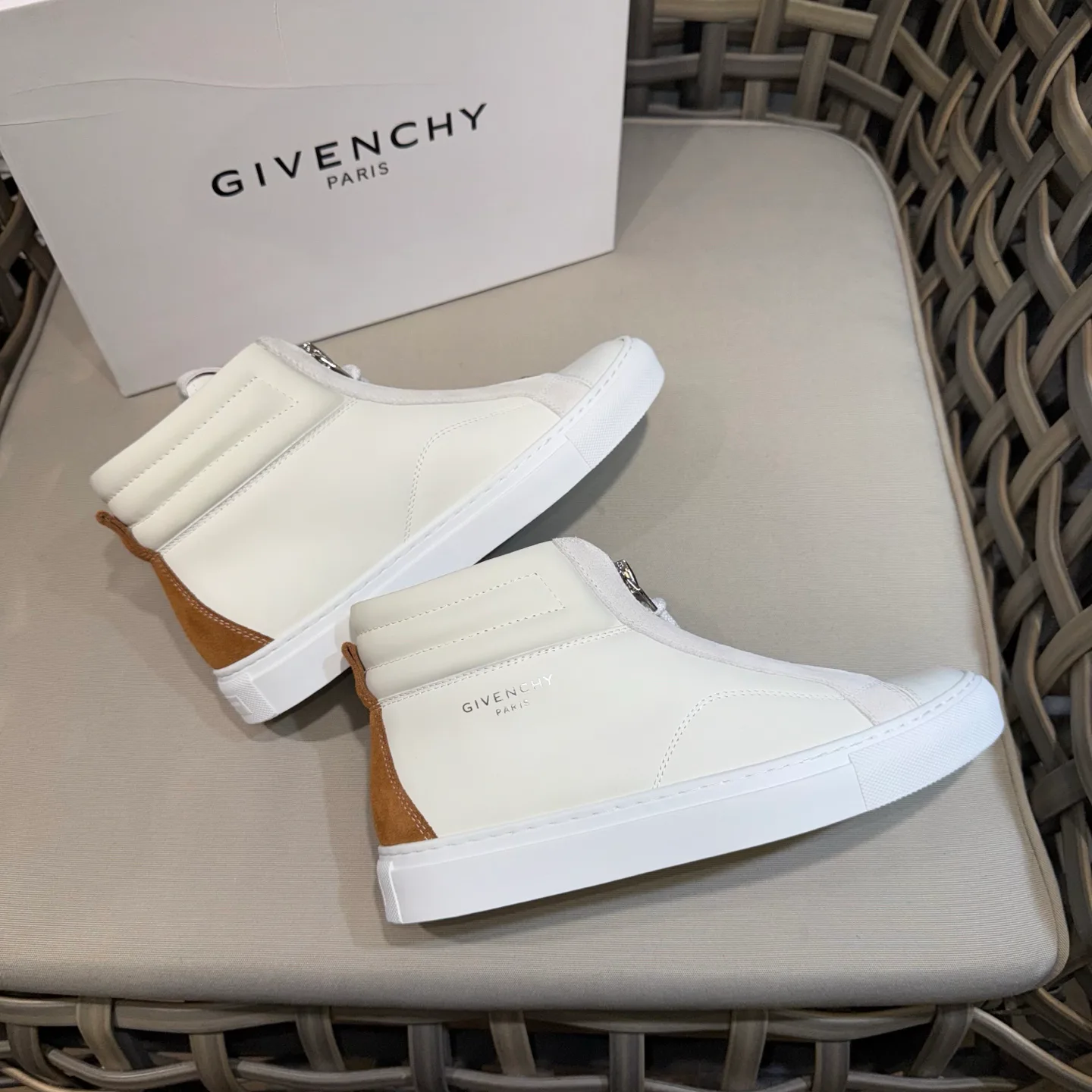 Men's Sneakers GIVENCHY 18267088