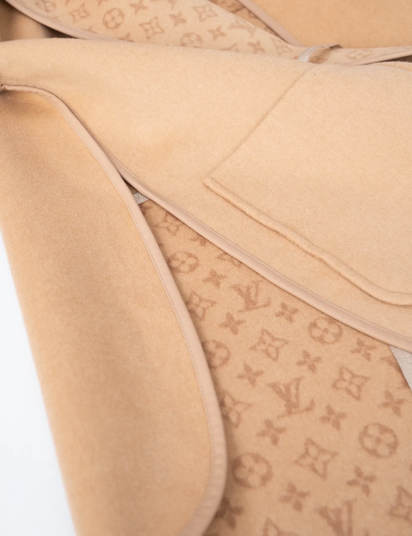 Women's Coats LOUIS VUITTON 18206310