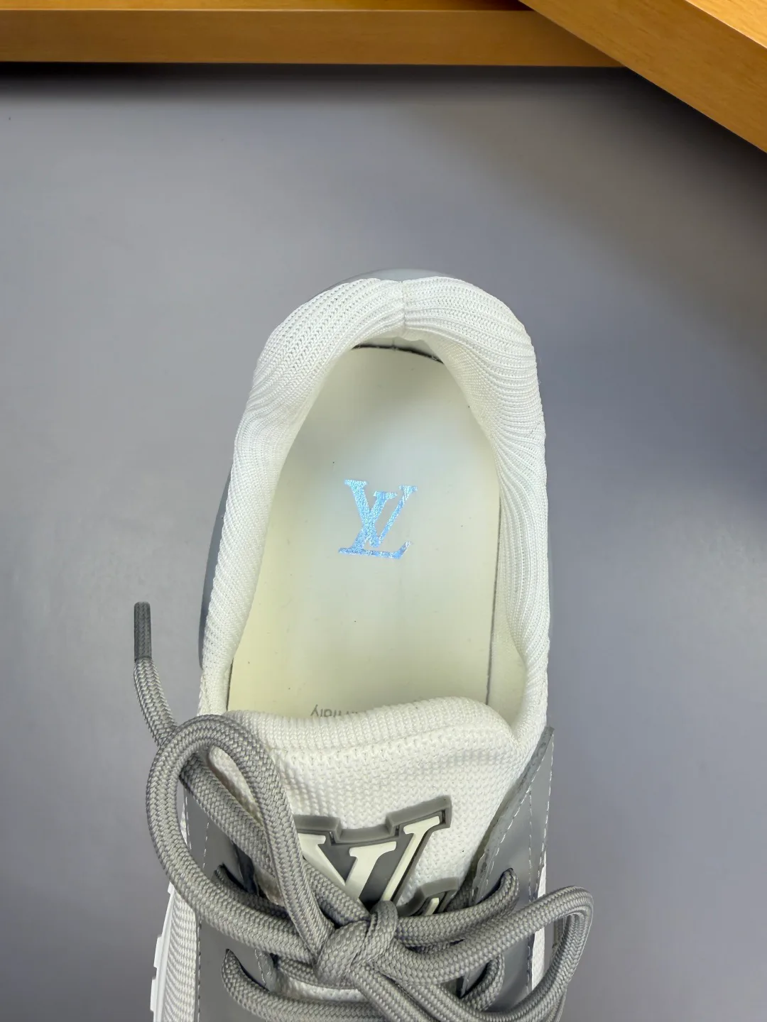 Men's Sneakers LOUIS VUITTON 17955089