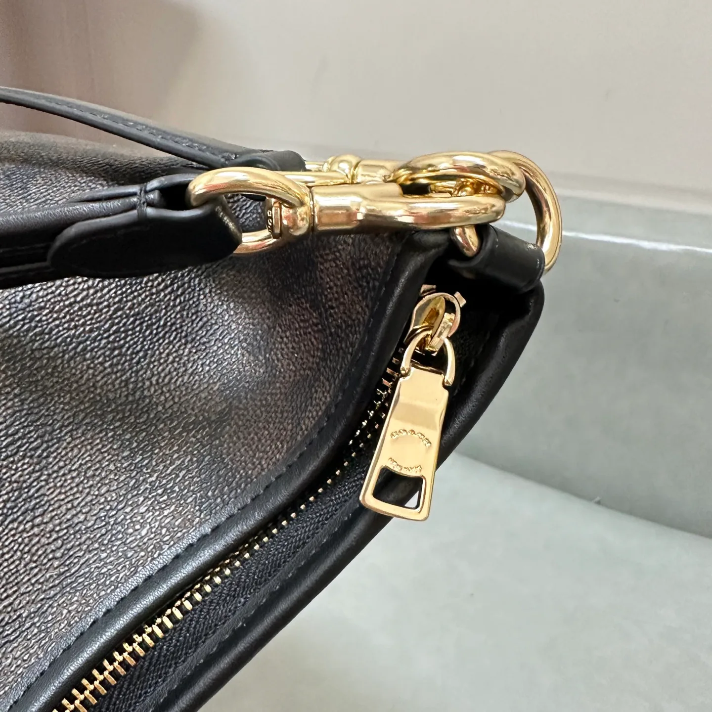 Women's Classic Handbags COACH 17961072