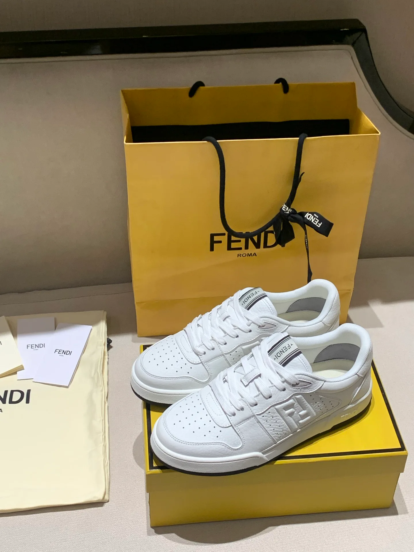 Women's Sneakers FENDI 18228115