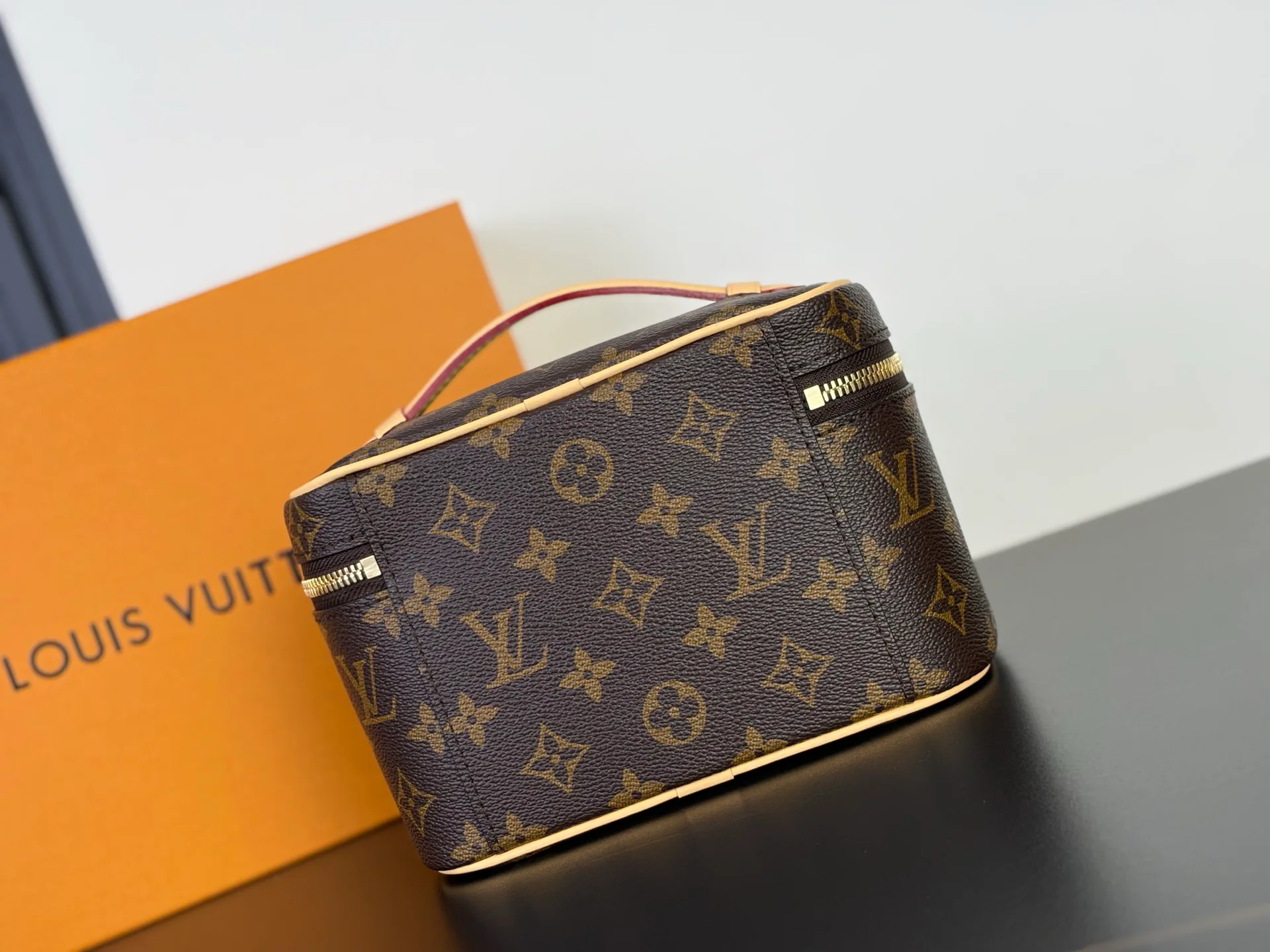 Классические Сумки Женские Louis Vuitton 18612735