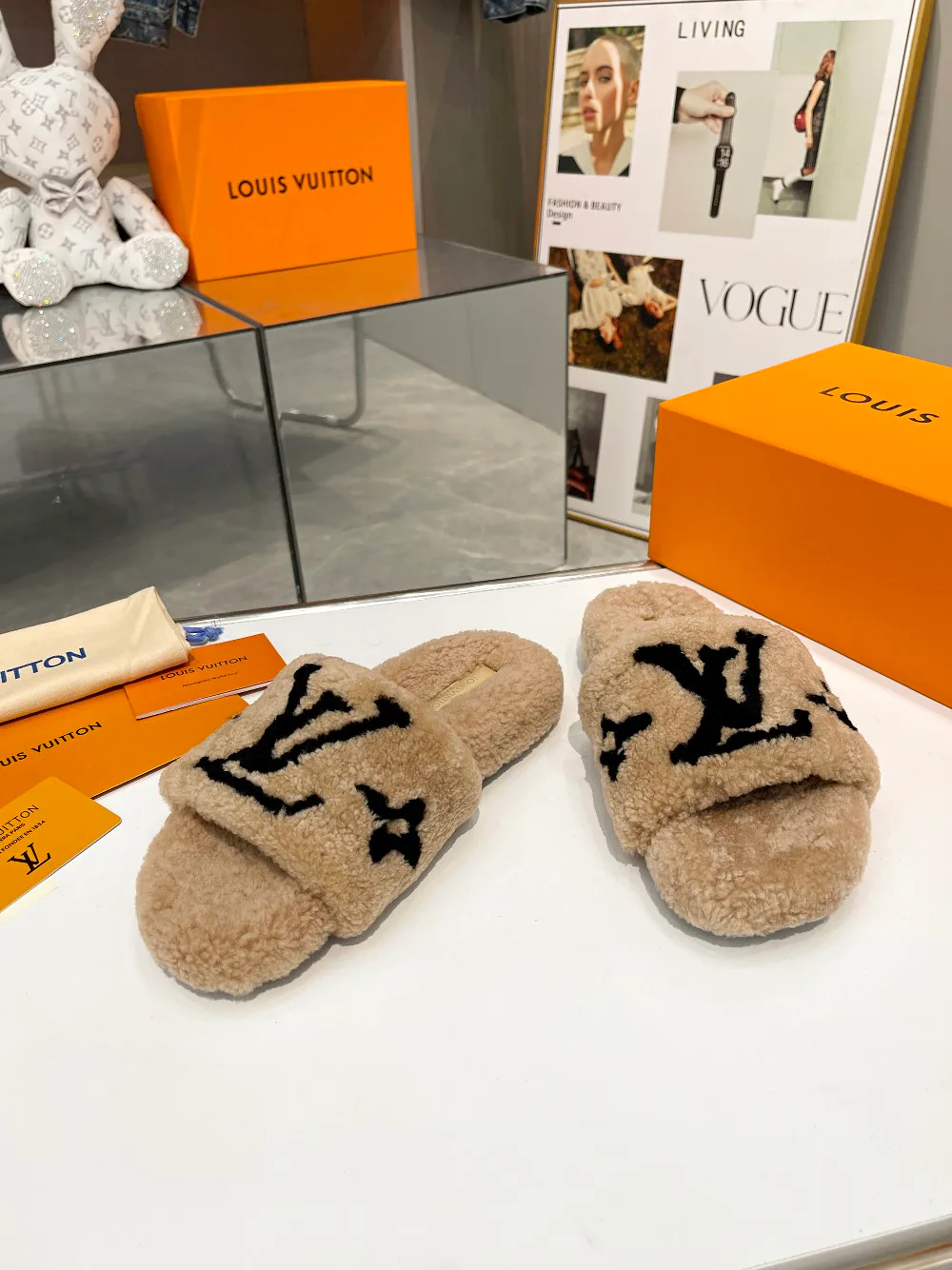 Women's Slippers LOUIS VUITTON 18366829