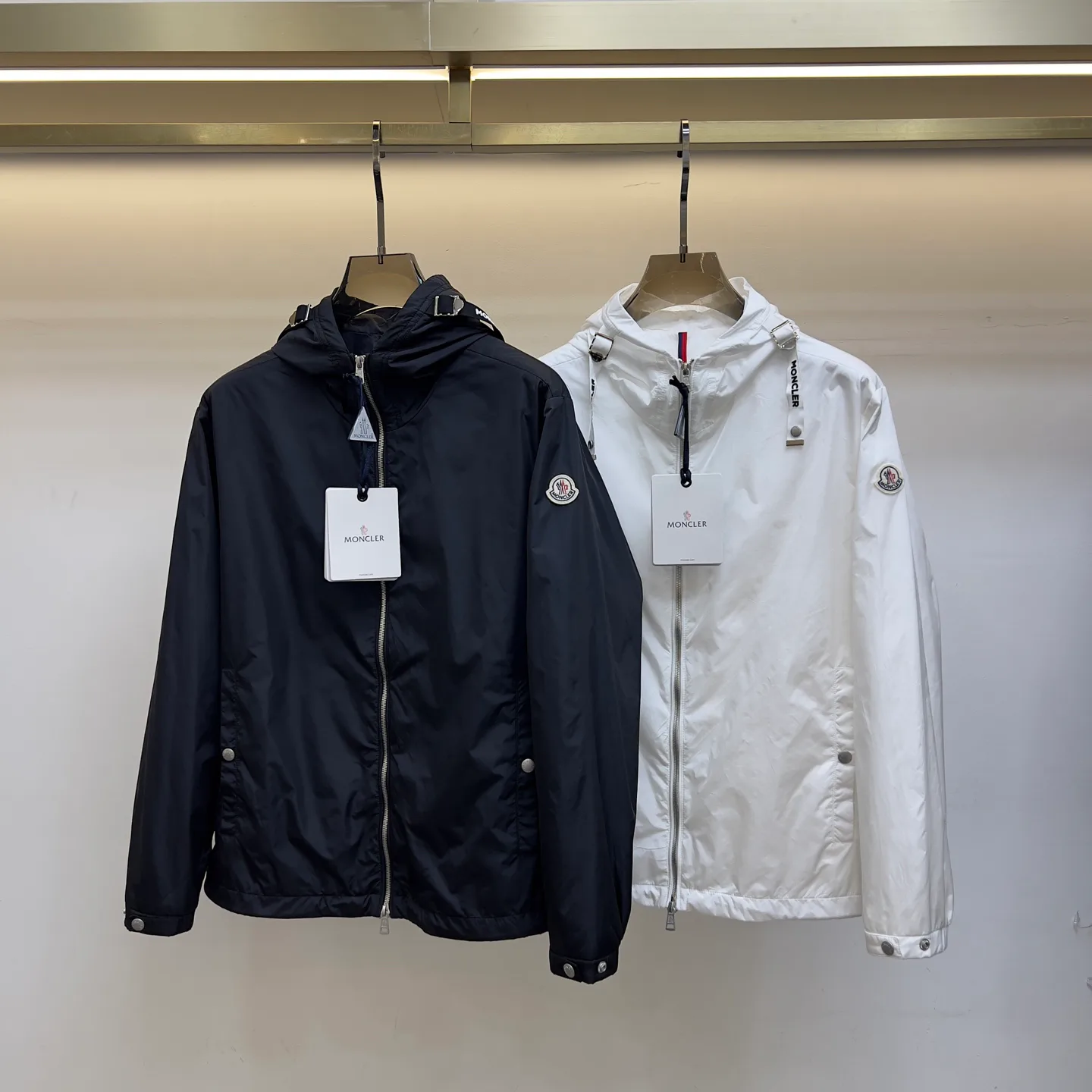 Women's Jackets And Down Jackets MONCLER 17340714
