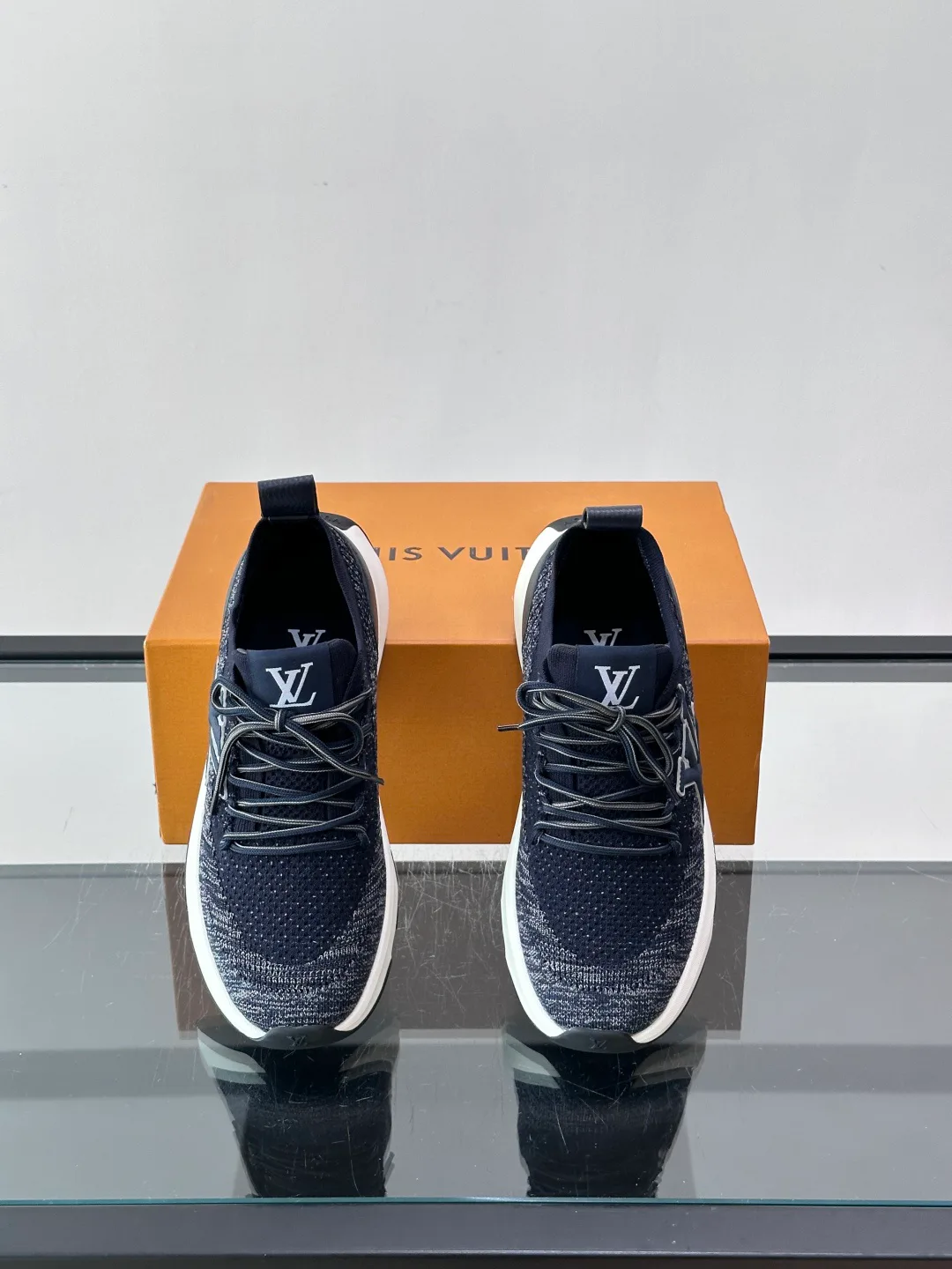 Men's Sneakers LOUIS VUITTON 18102385