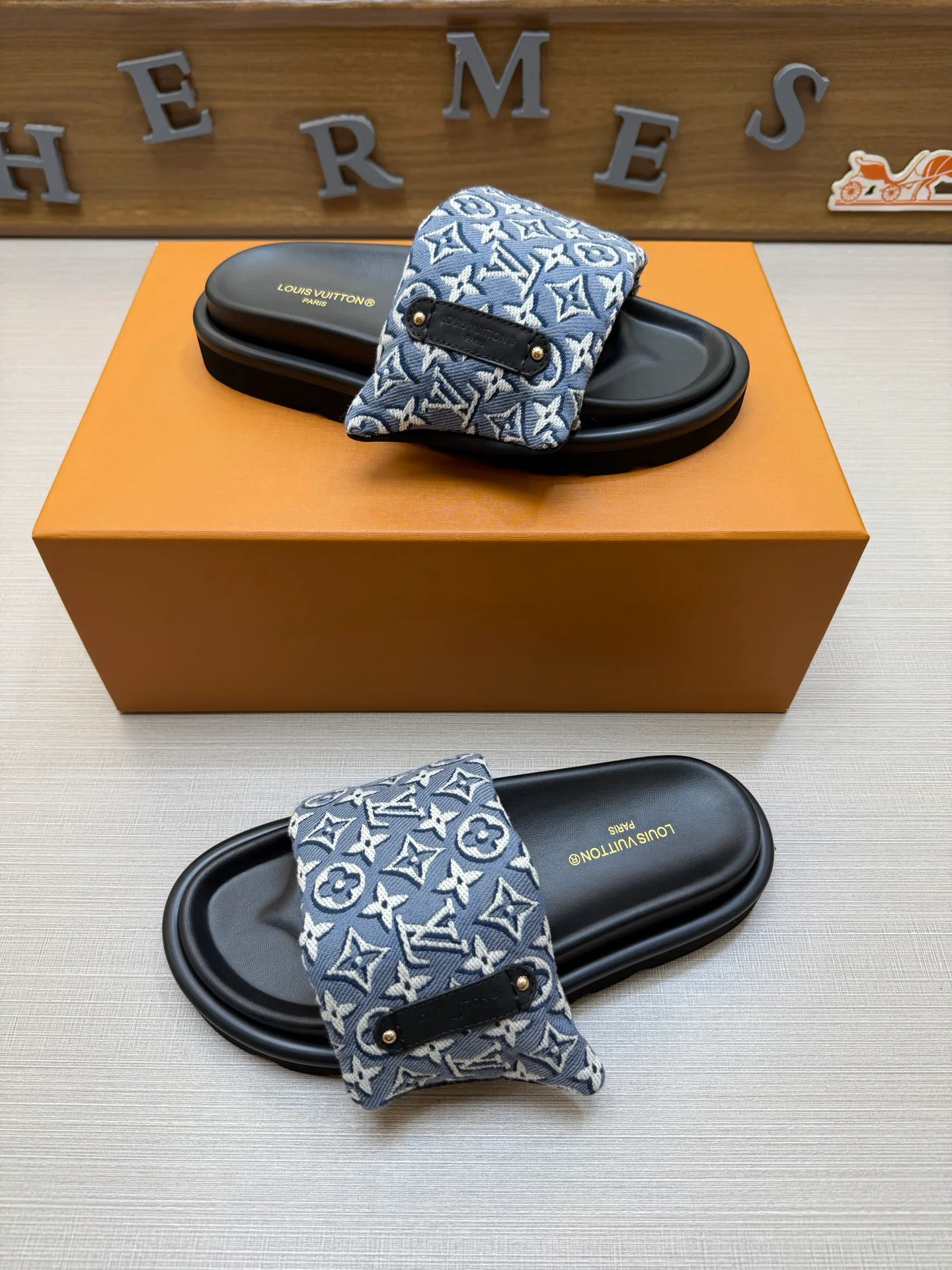 Women's Flip-Flops LOUIS VUITTON 18011824