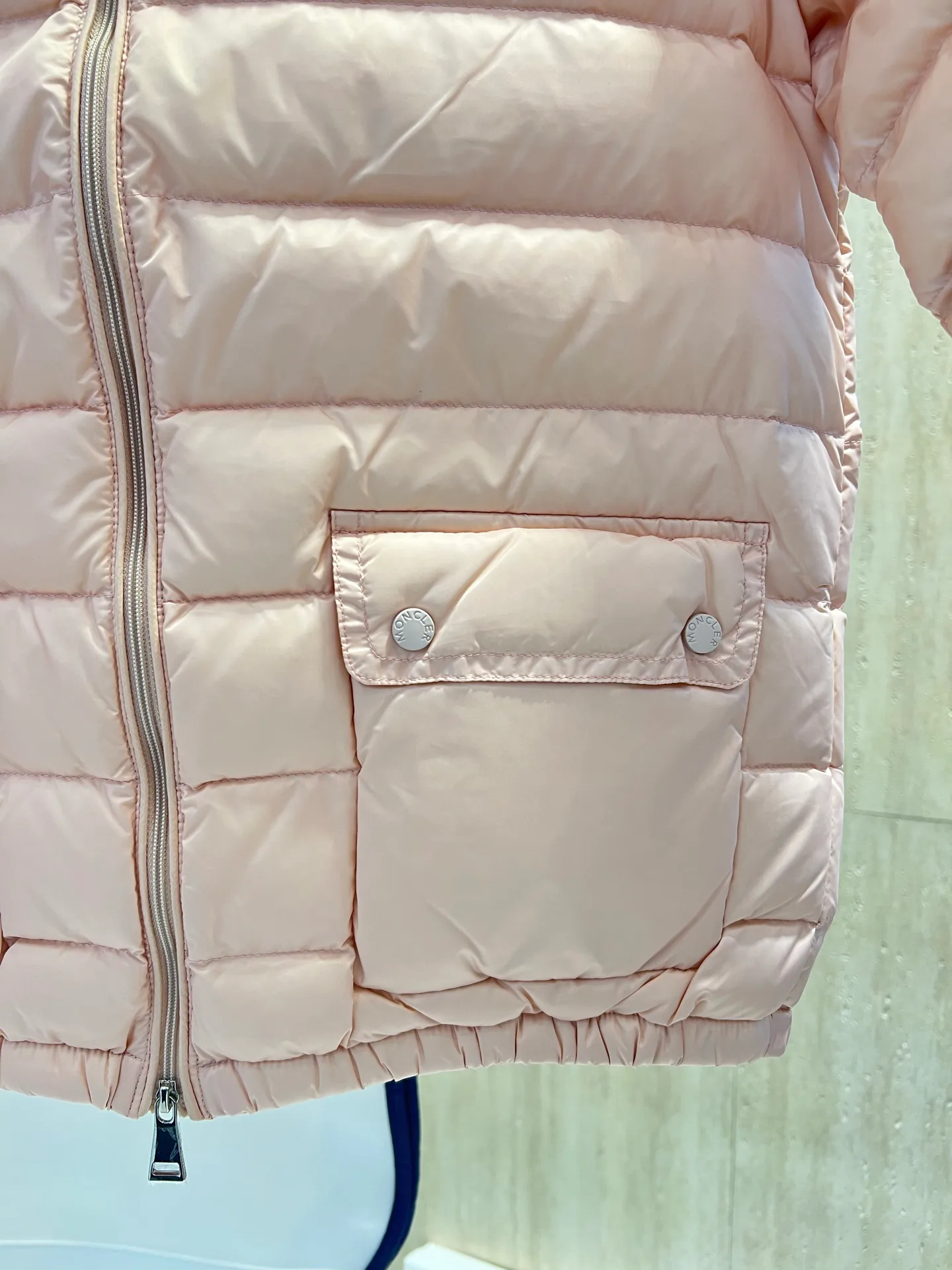 Women's Jackets And Down Jackets MONCLER 18212689