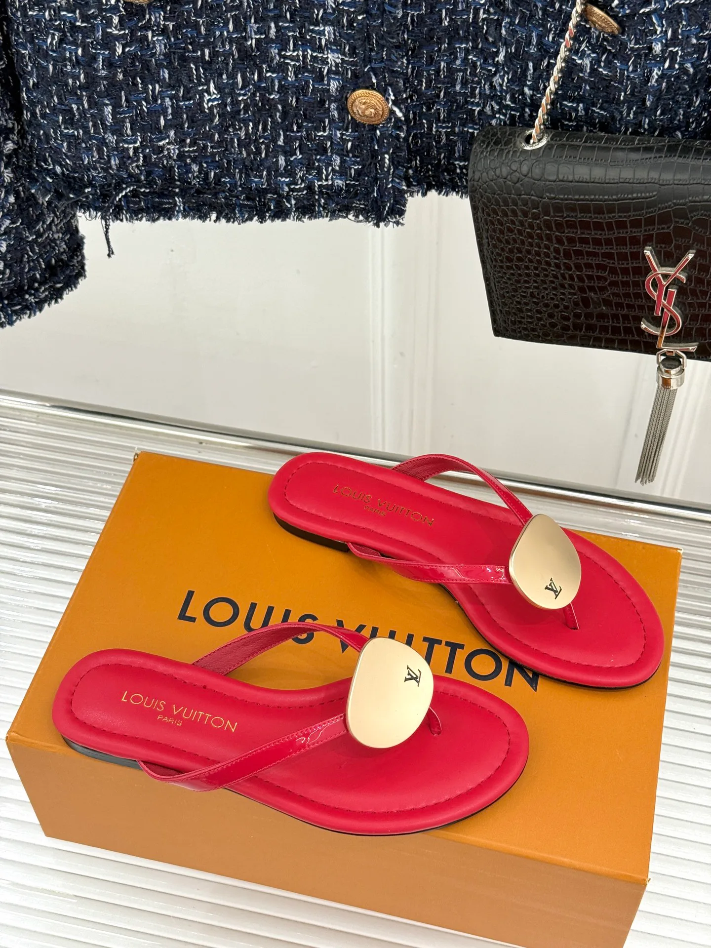 Women's Flip-Flops LOUIS VUITTON 17596996