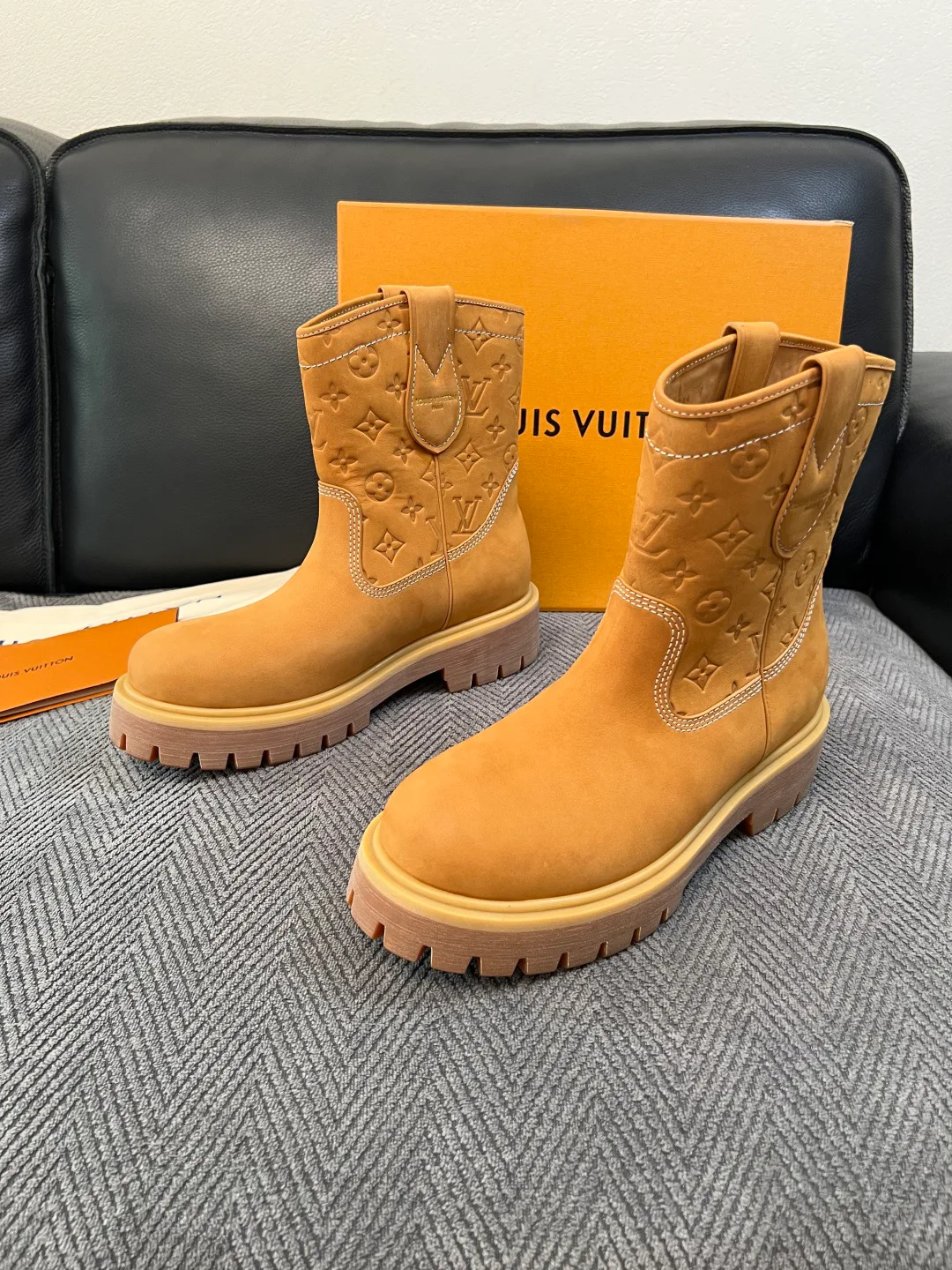 Men's Ankle Boots LOUIS VUITTON 18417477