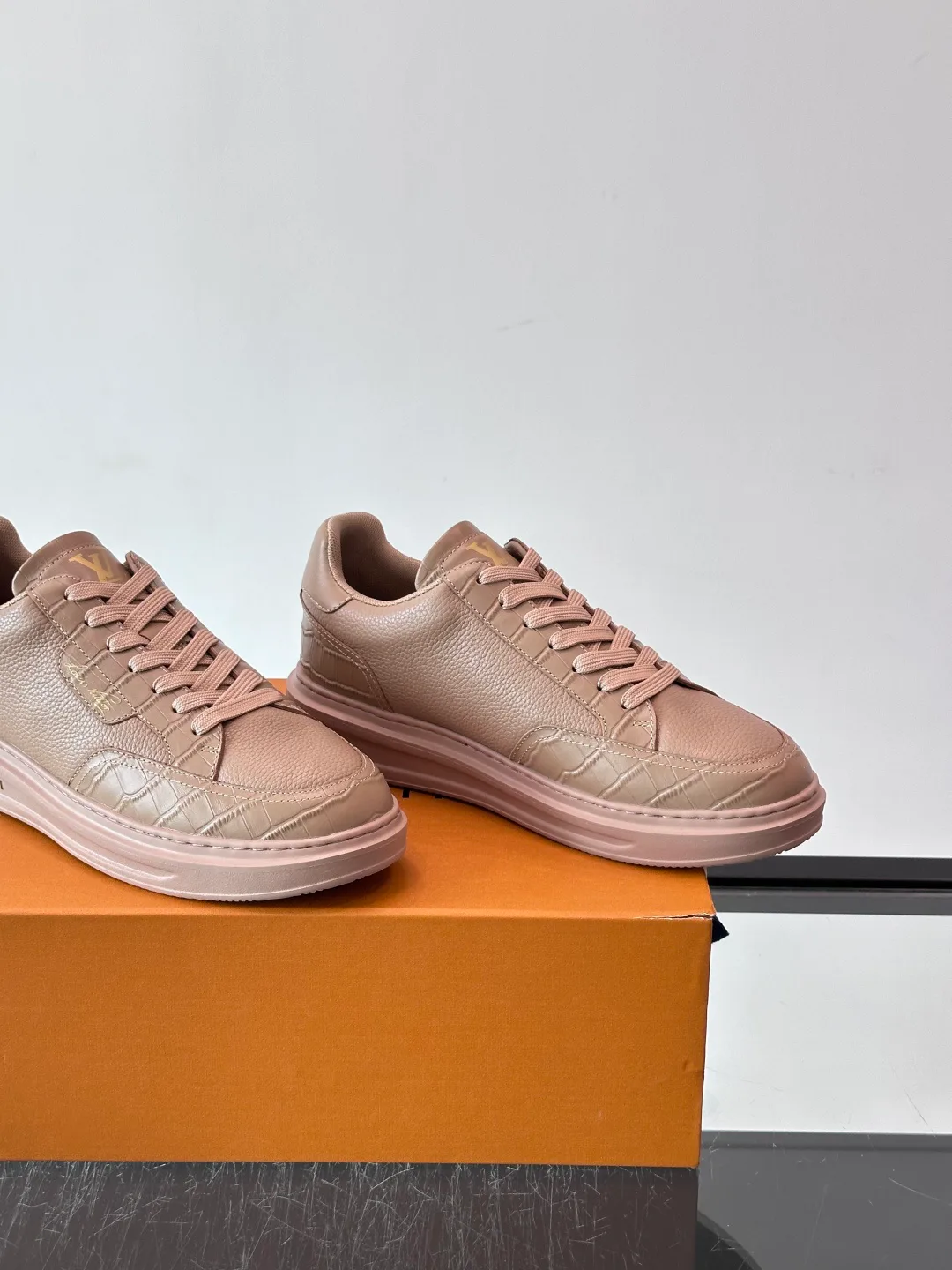 Women's Sneakers LOUIS VUITTON 18400578