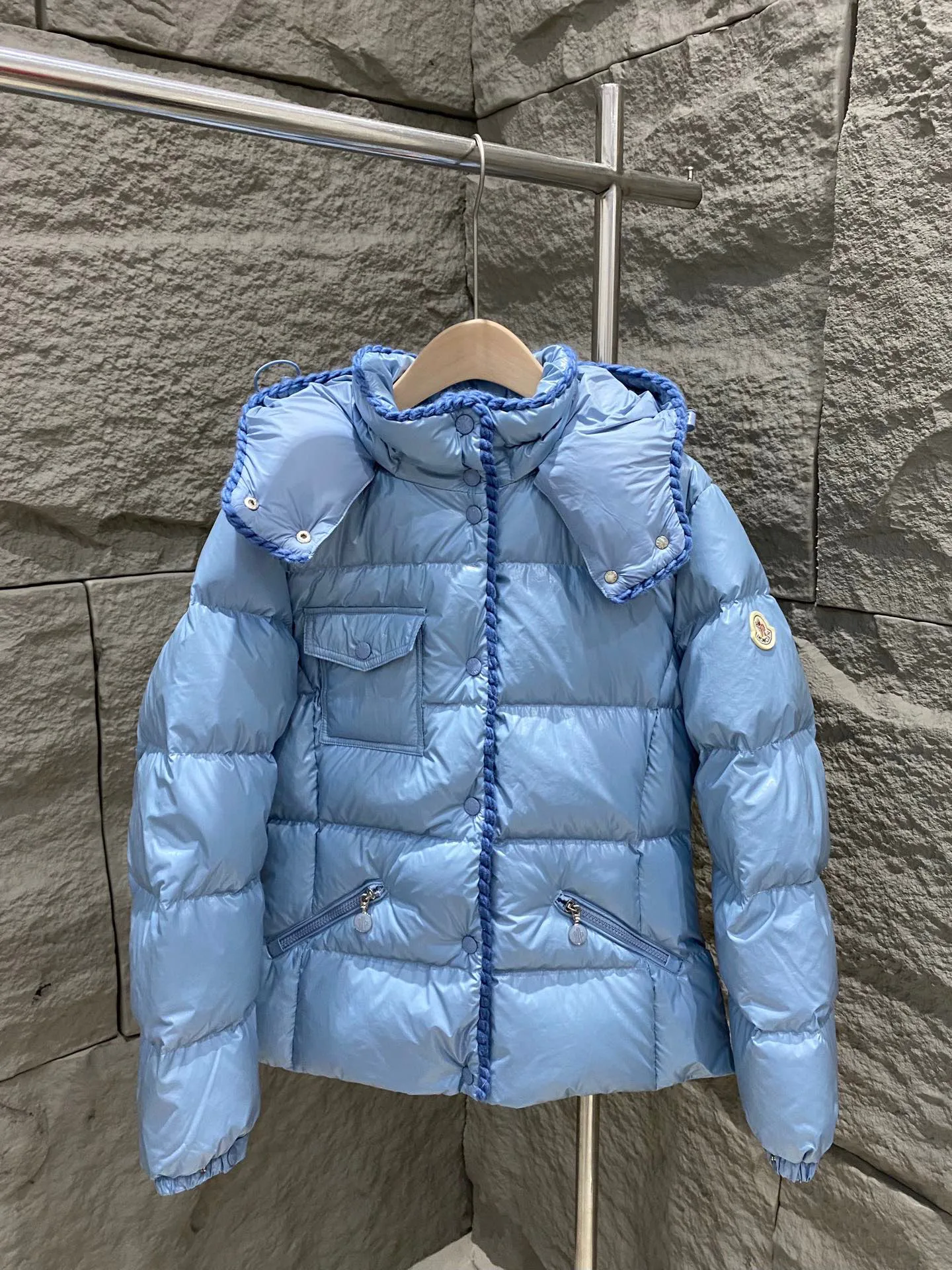 Women's Jackets And Down Jackets MONCLER 18326244