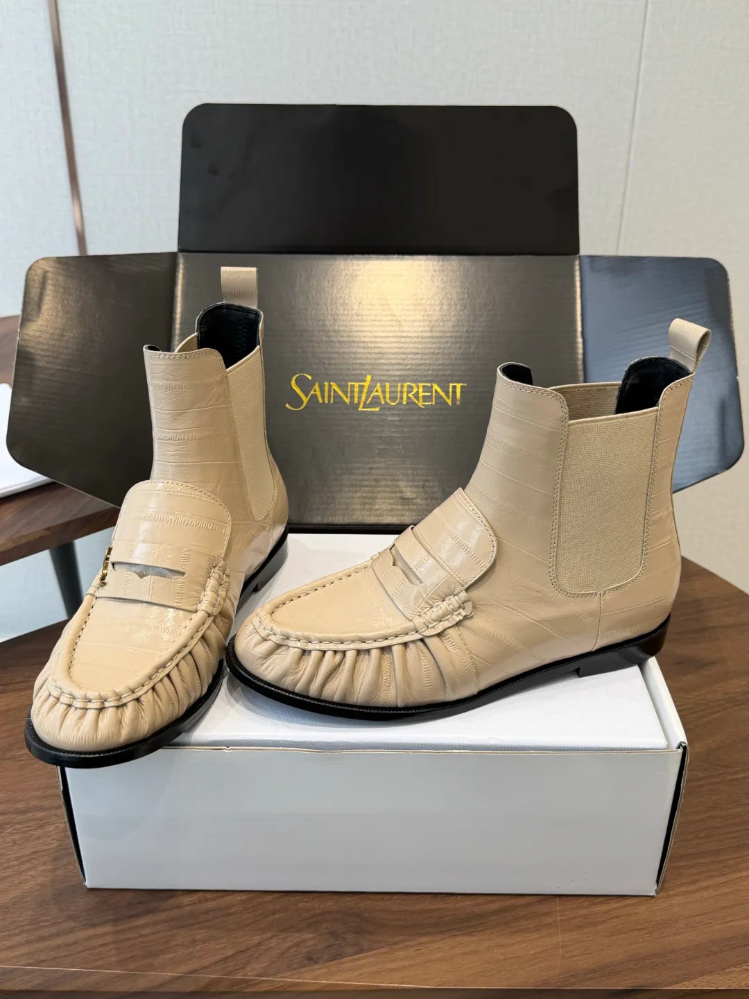 Women's Loafers And Moccasins SAINT LAURENT 18182786