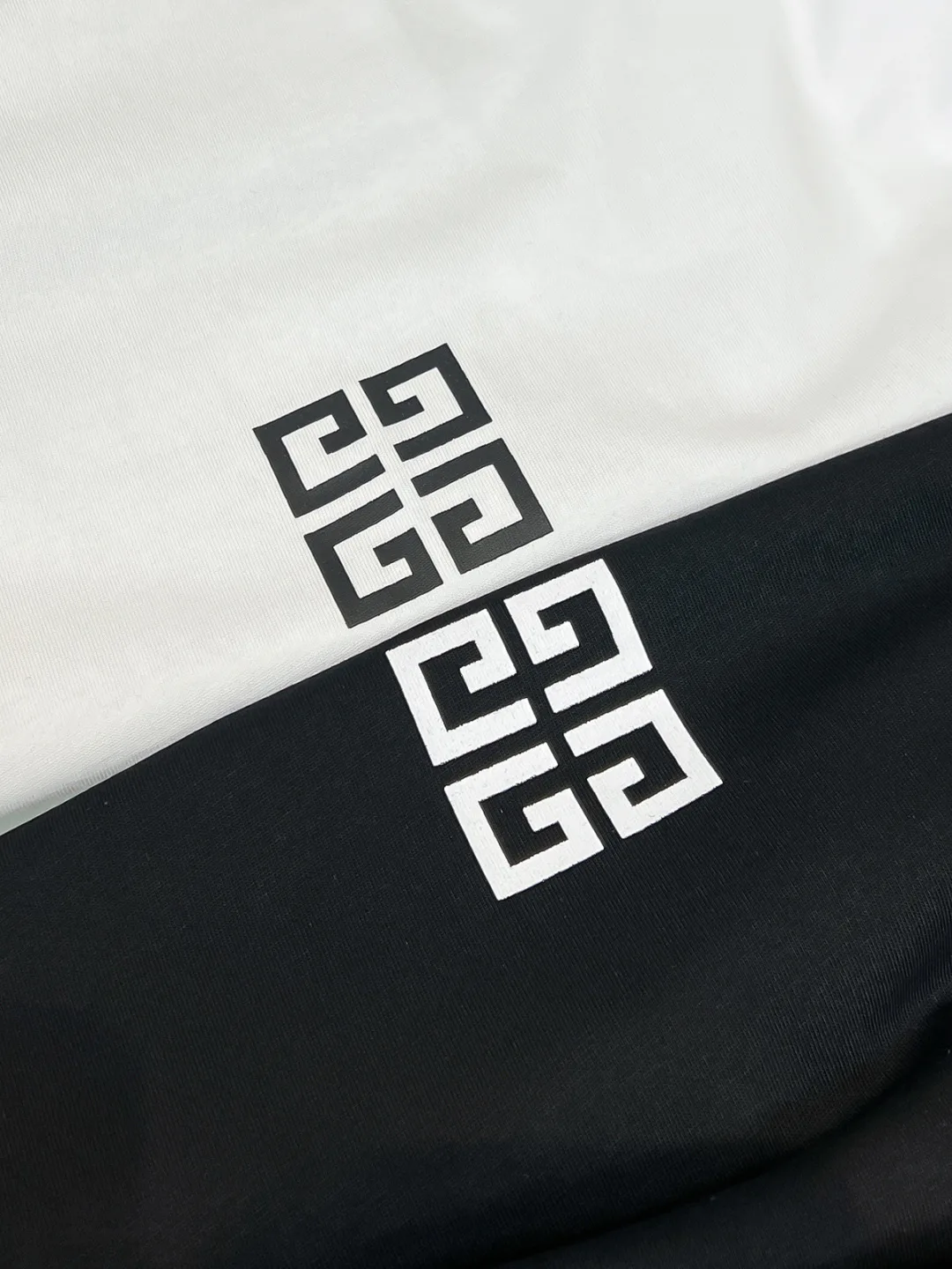 Men's T-Shirts GIVENCHY 18499378