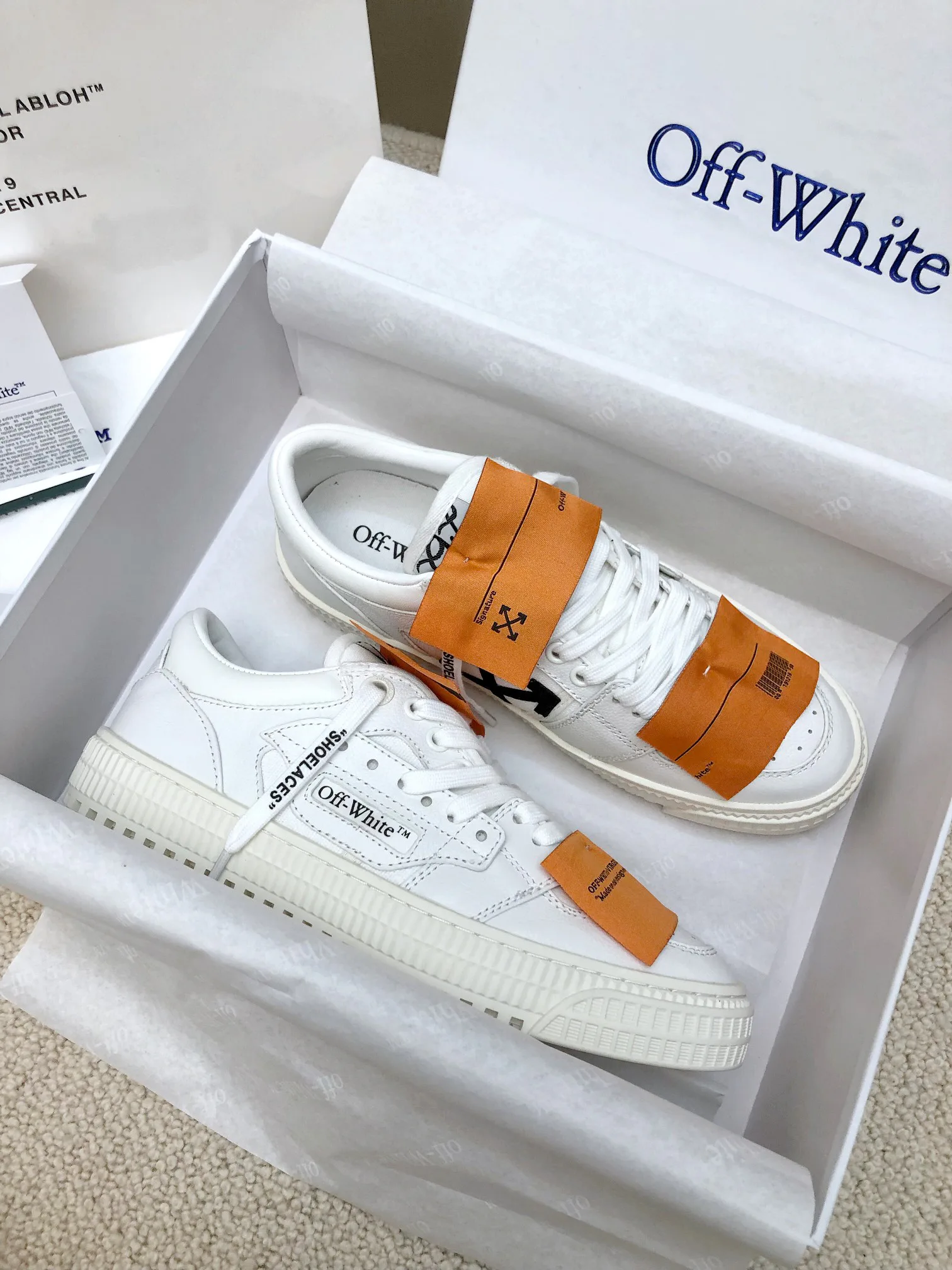 Women's Sneakers OFF-WHITE 18103213