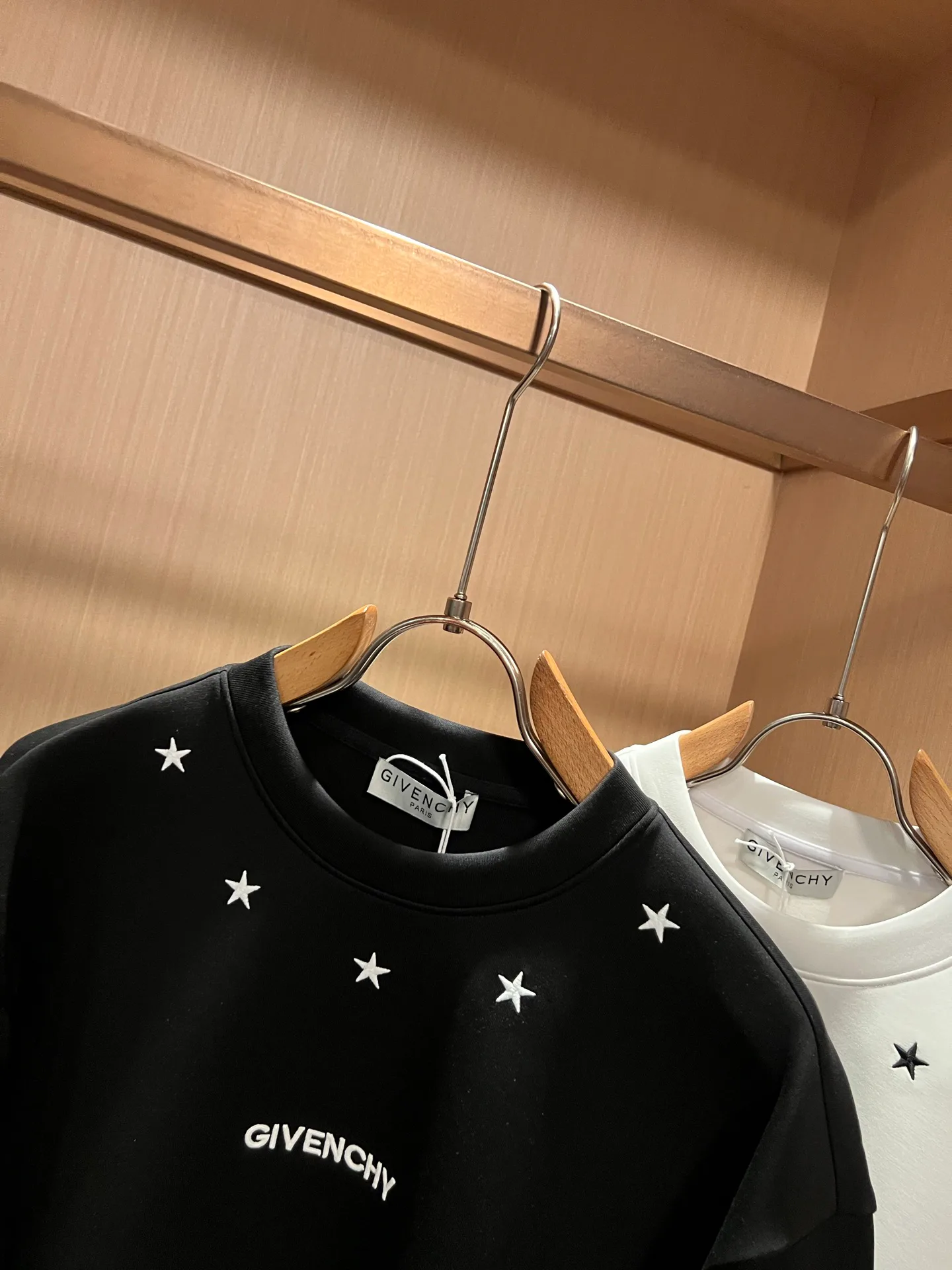 Men's Sweatshirts And Hoodies GIVENCHY 18519642