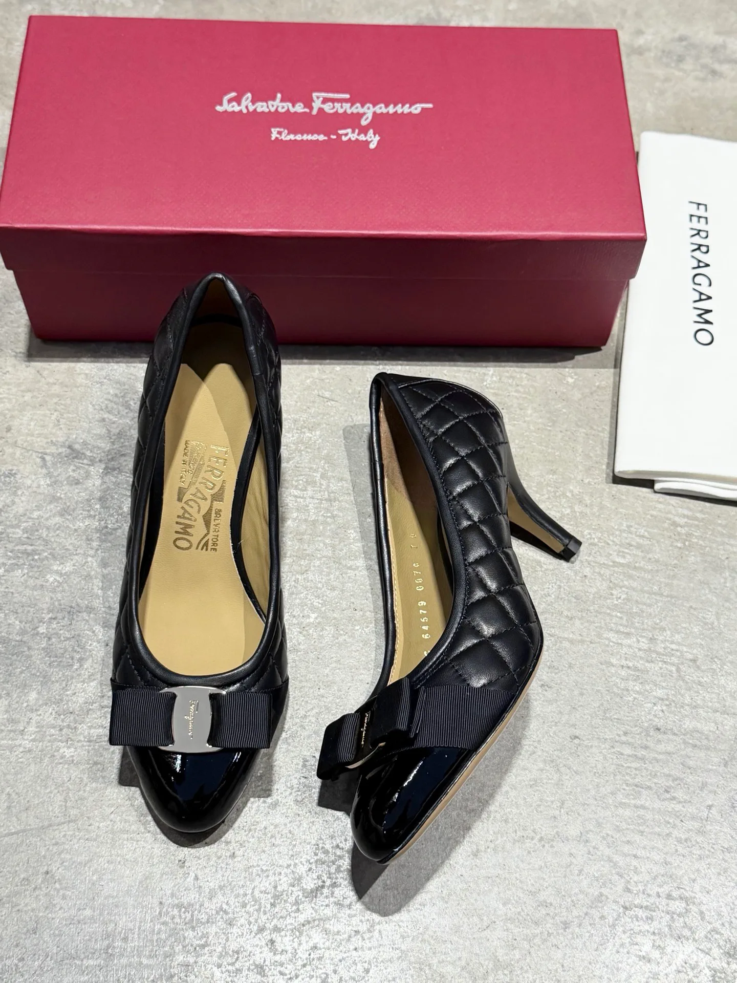 Women's Ballet Flats SALVATORE FERRAGAMO 17642578