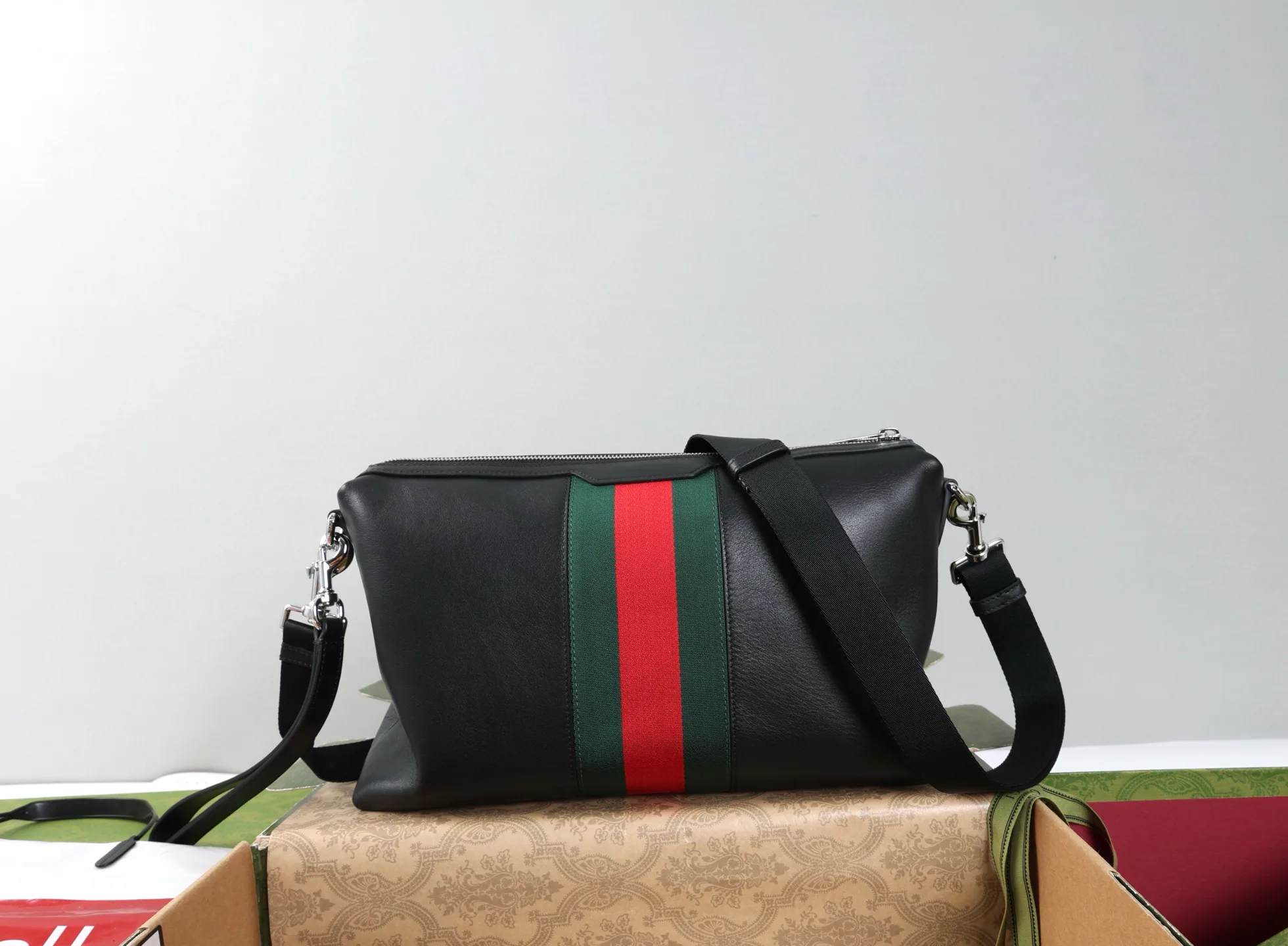 Women's Classic Handbags GUCCI 18250594