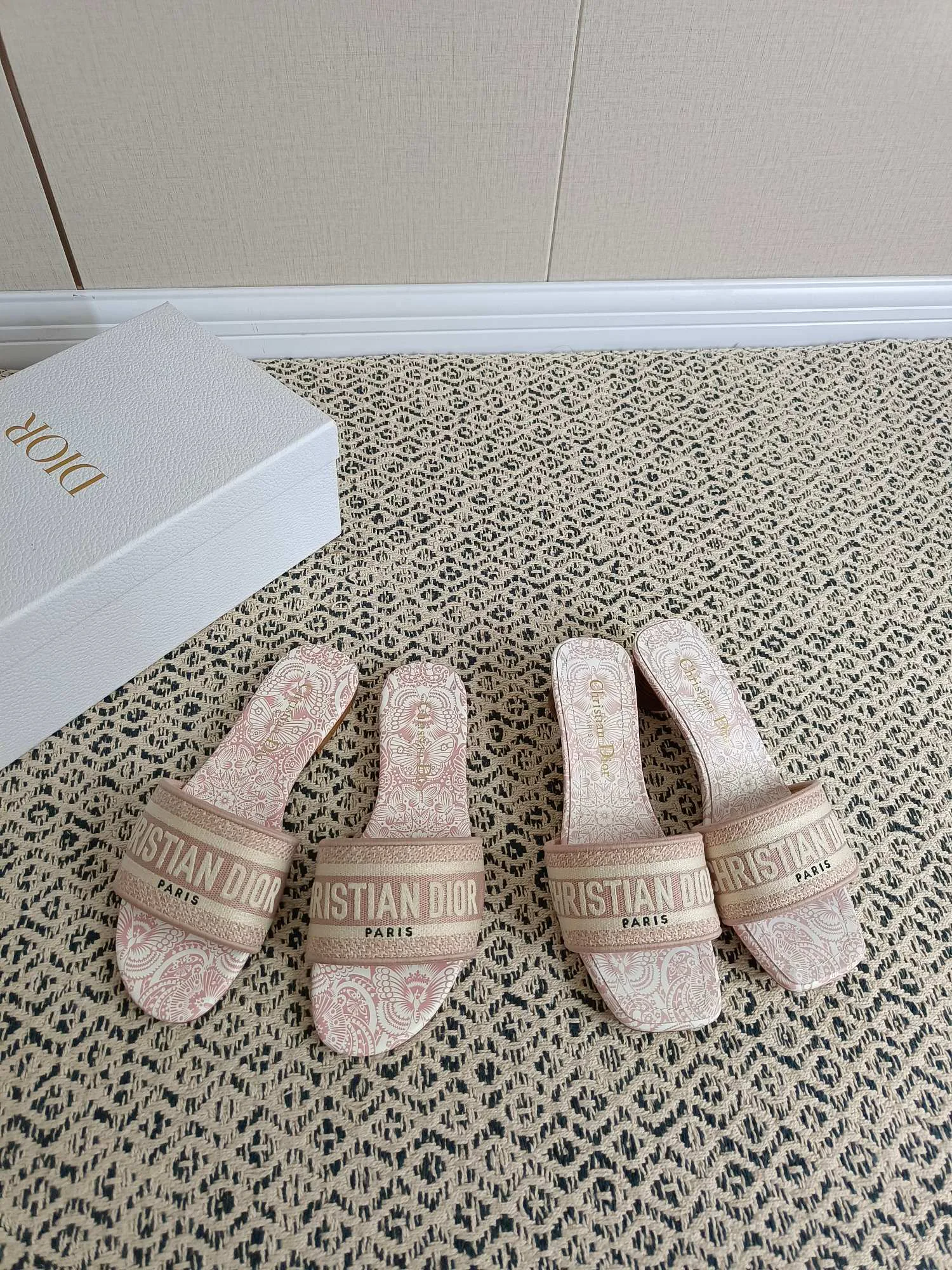 Women's Flip-Flops CHRISTIAN DIOR 17998139