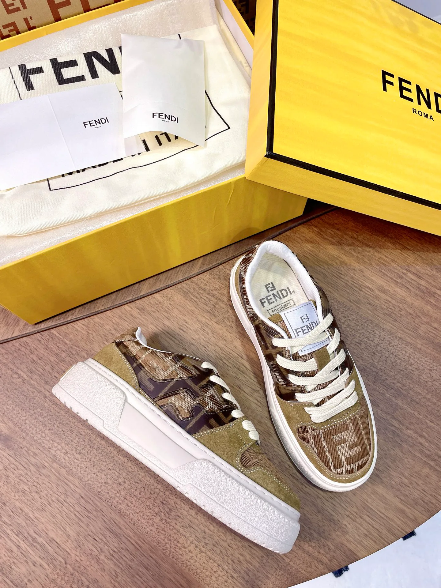 Women's Sneakers FENDI 17957341